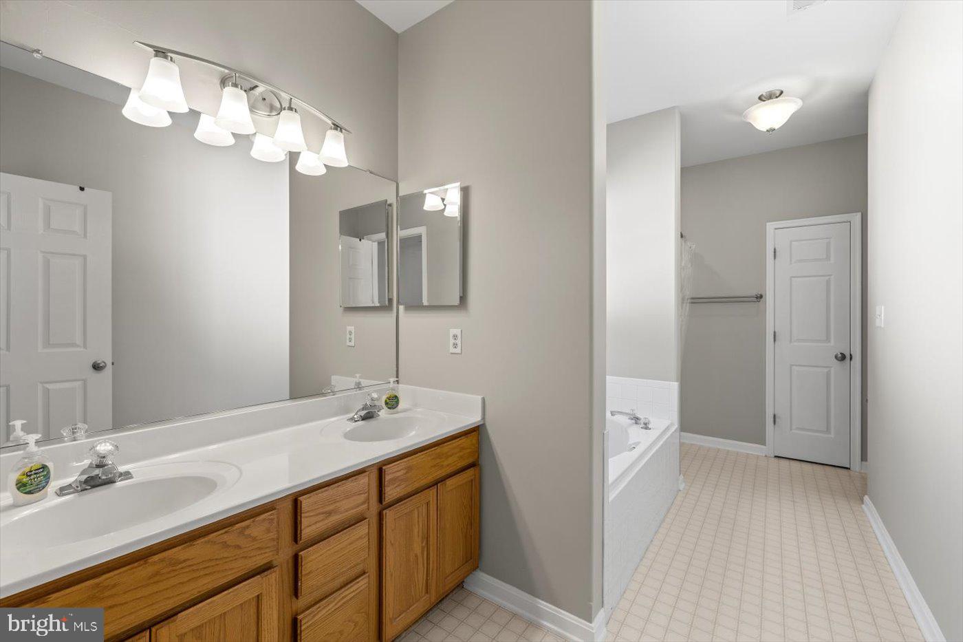 STONEHAVEN AT LEE'S HILL - Residential