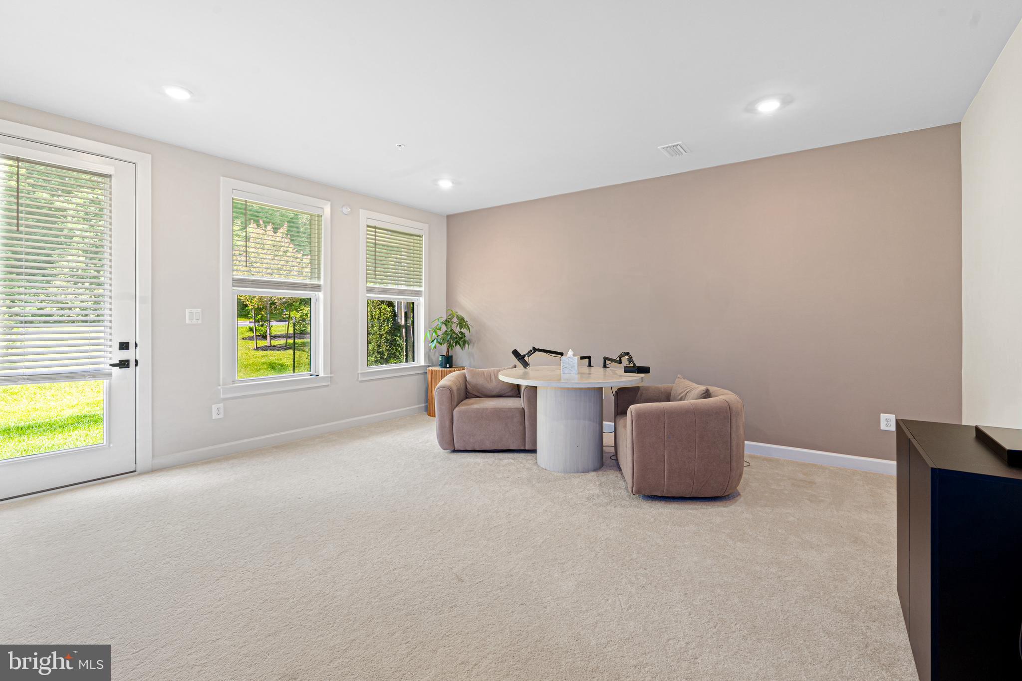 219 HICKORY HOLLOW COURT