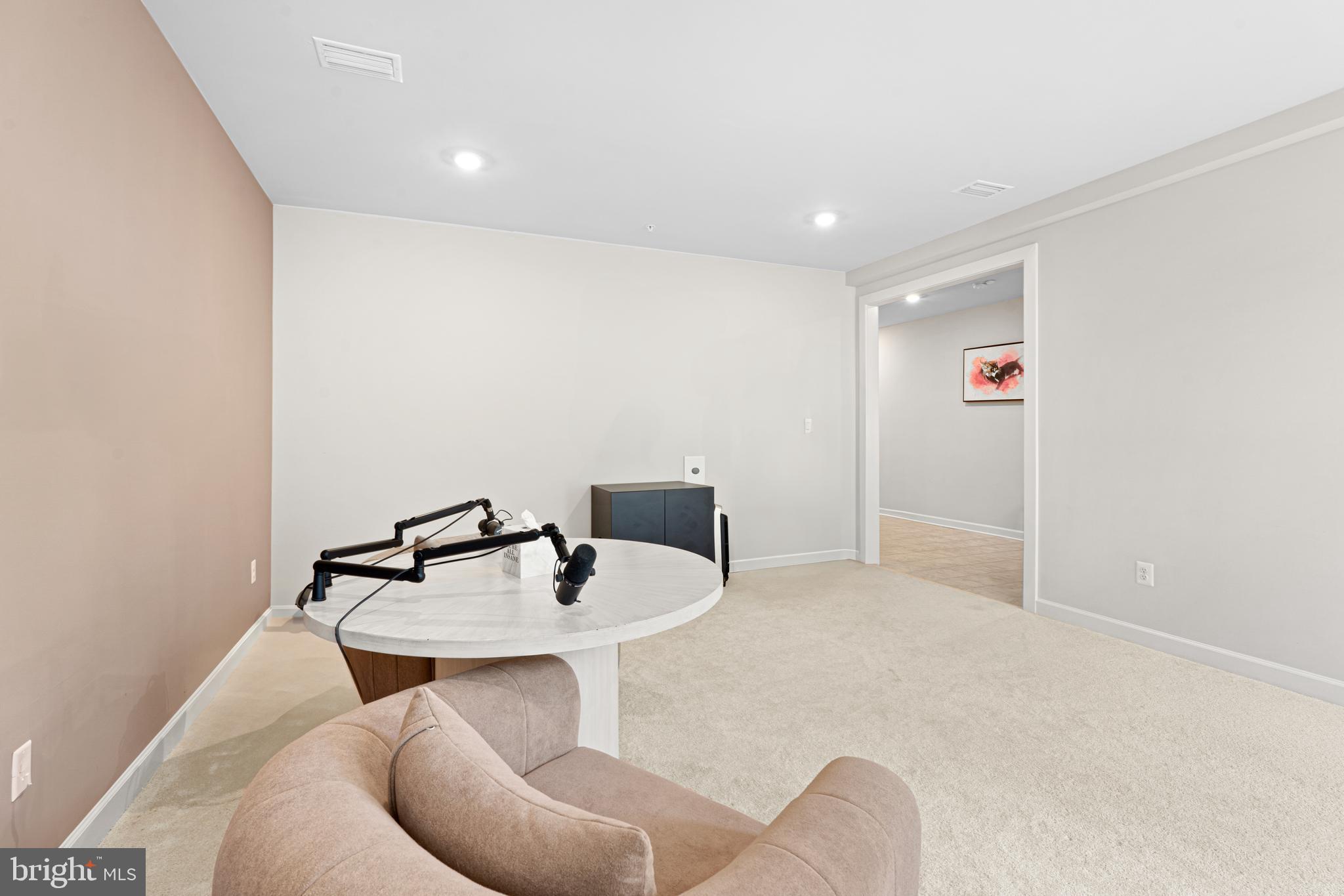 219 HICKORY HOLLOW COURT