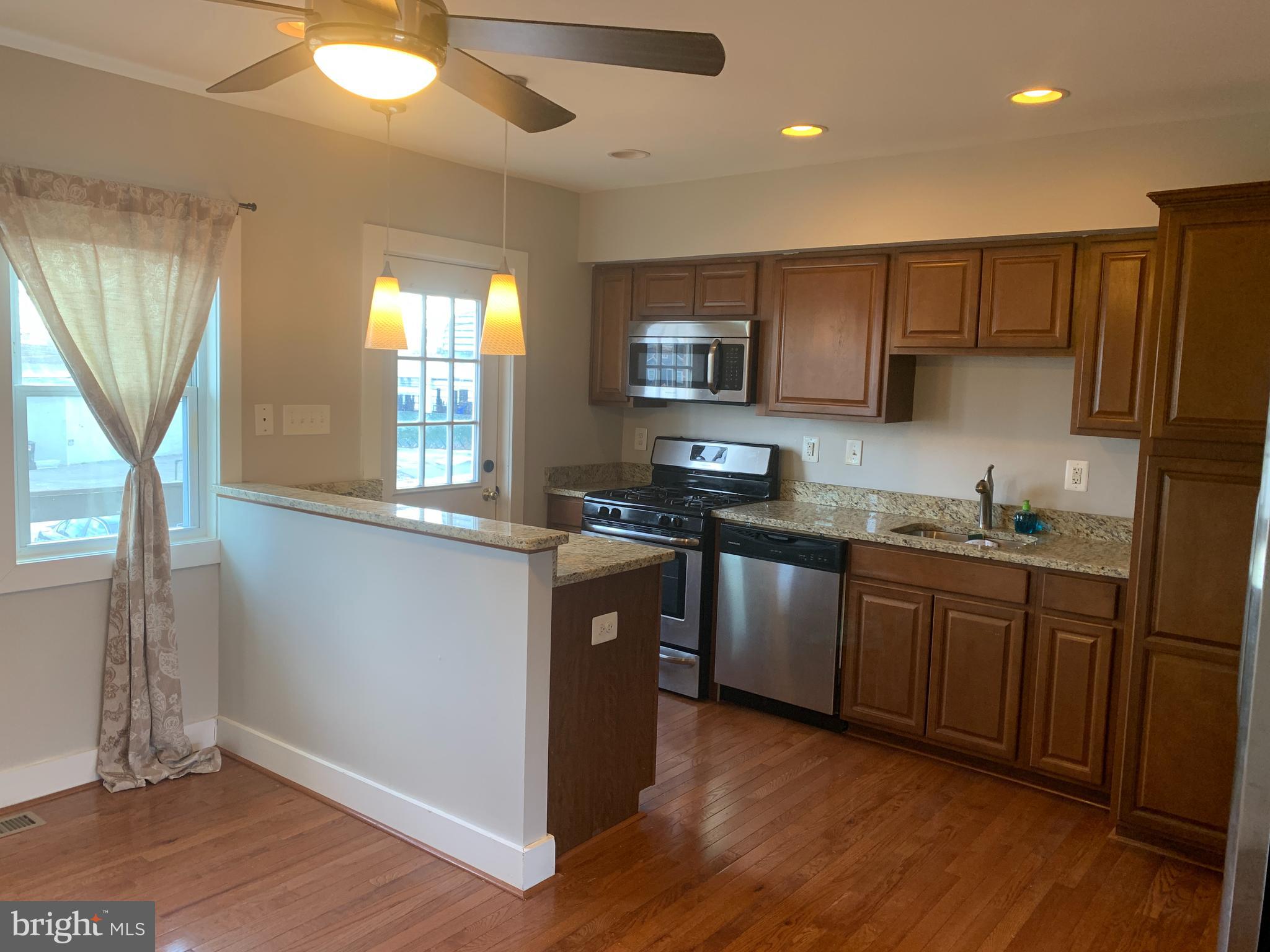 METROPOLITAN HOMES - Residential Lease