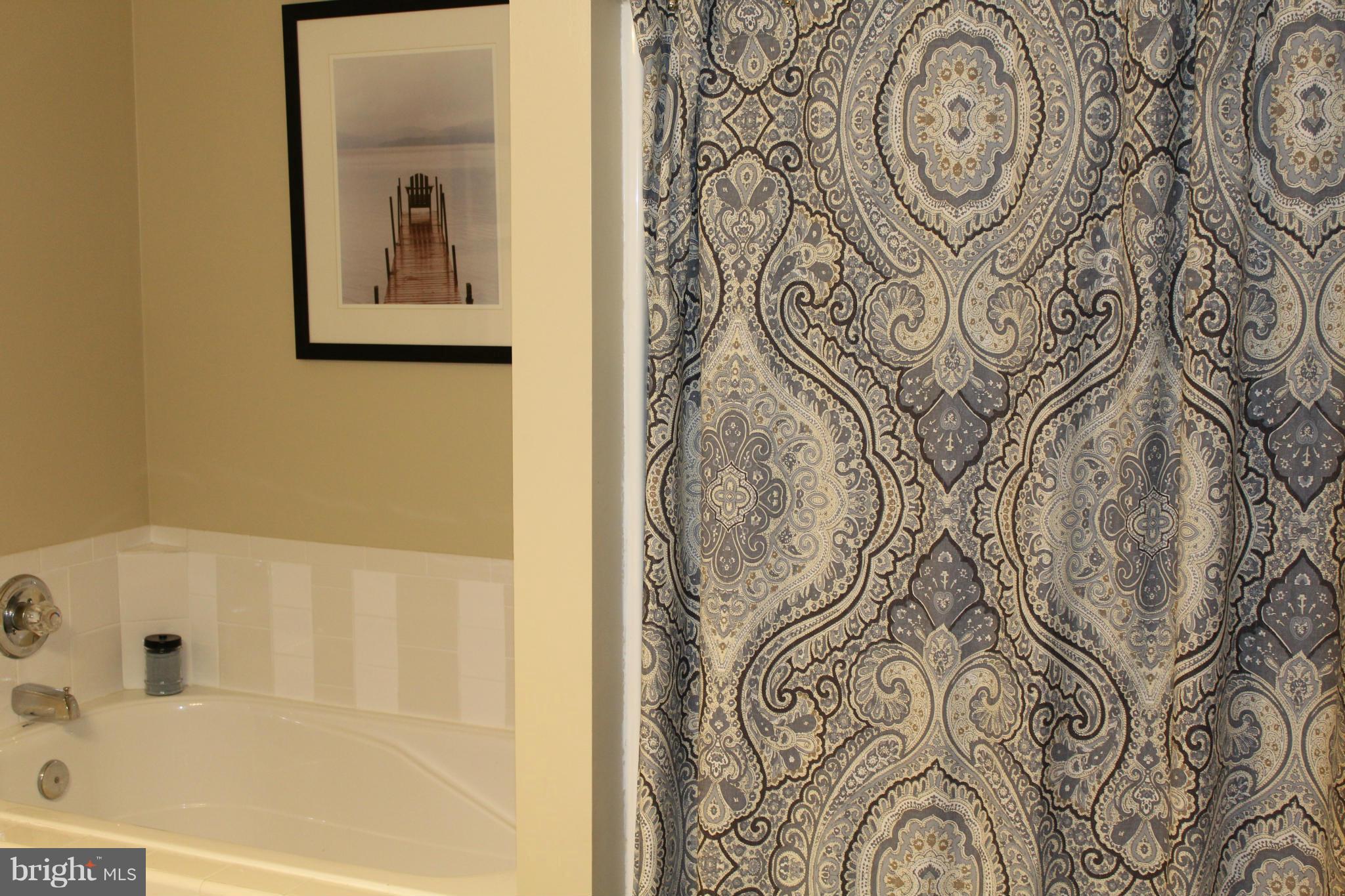 LAKE CAROLINE - Residential