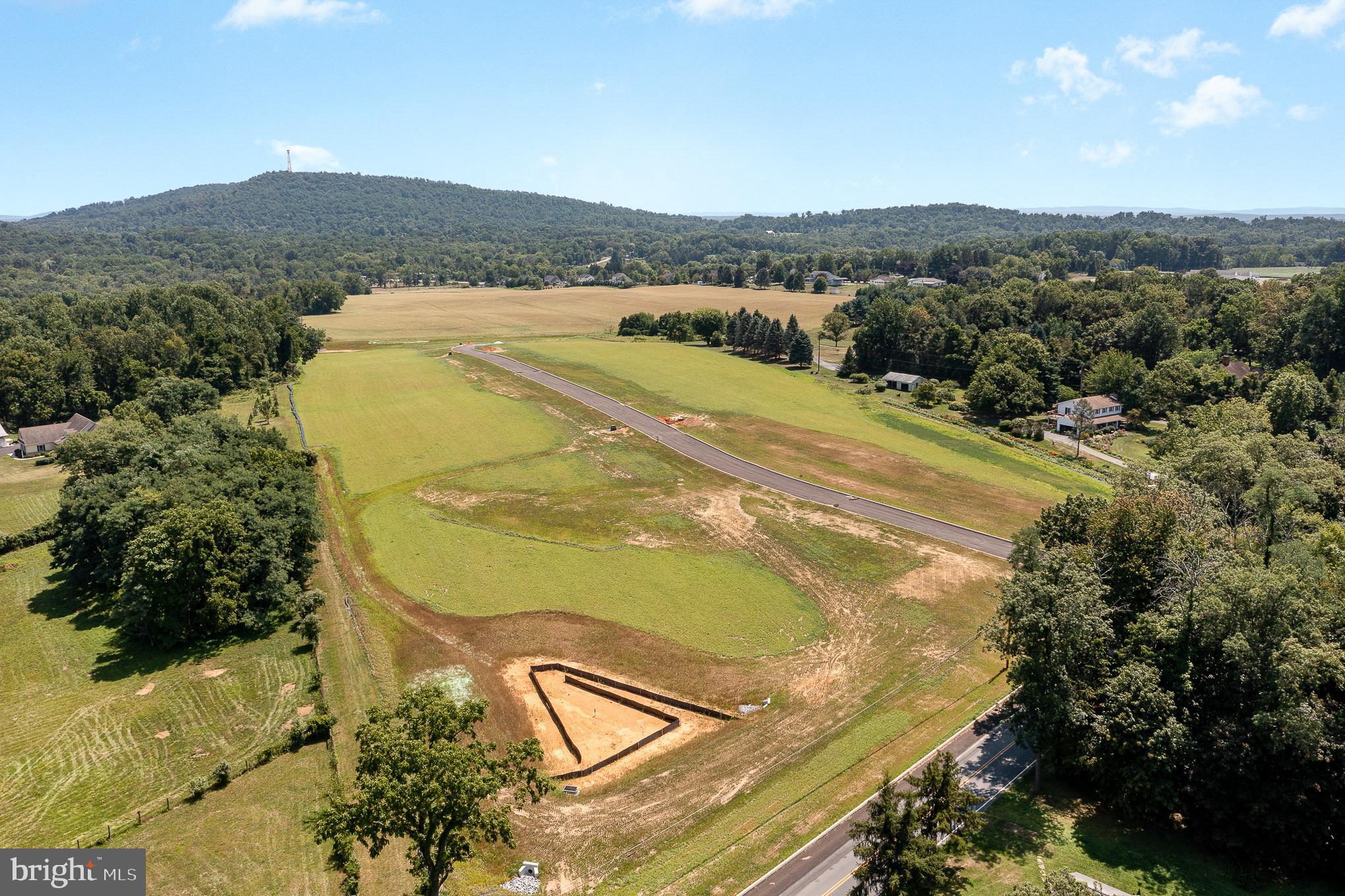 FIELDSTONE CREST - Land