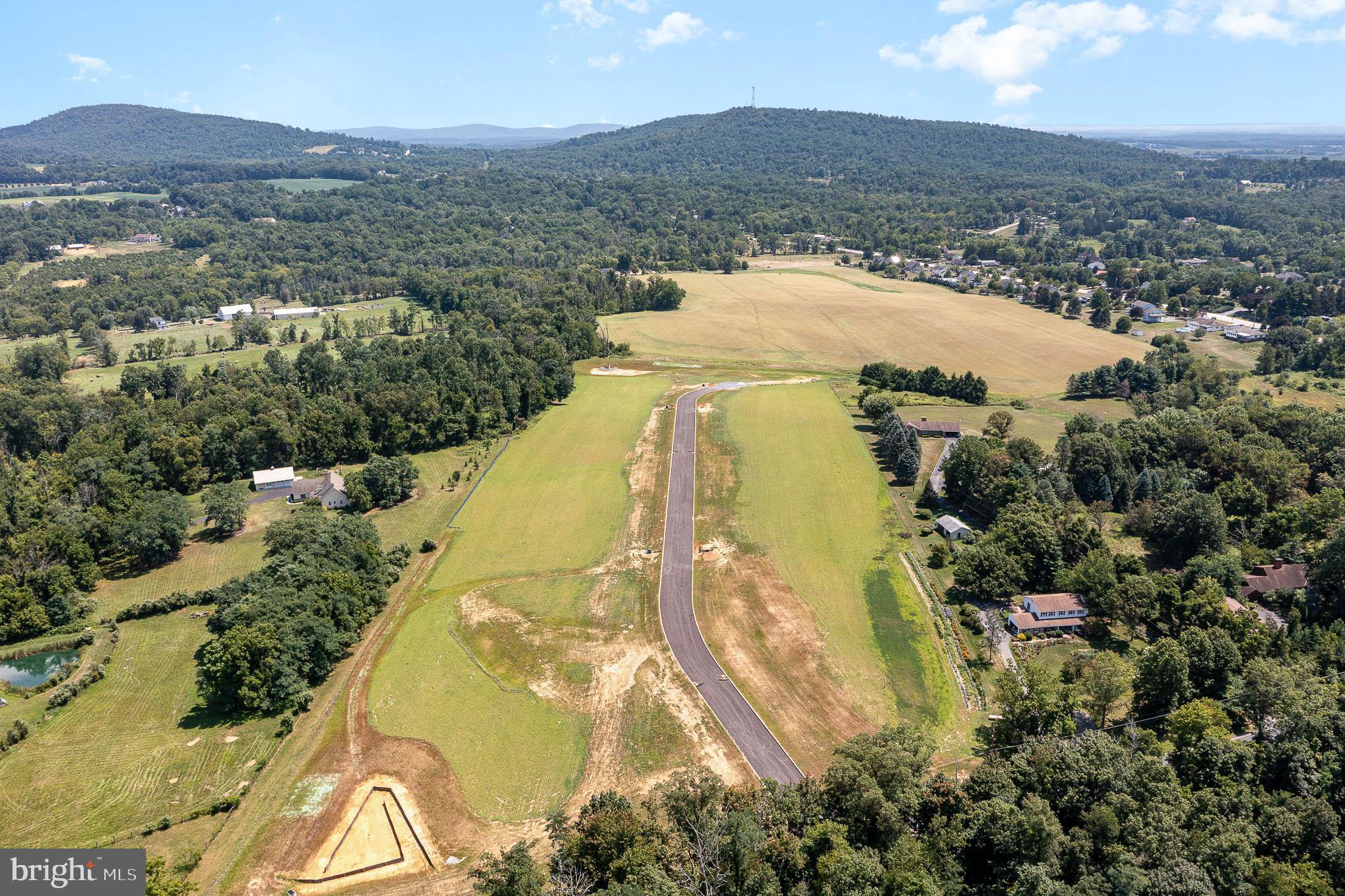 FIELDSTONE CREST - Land