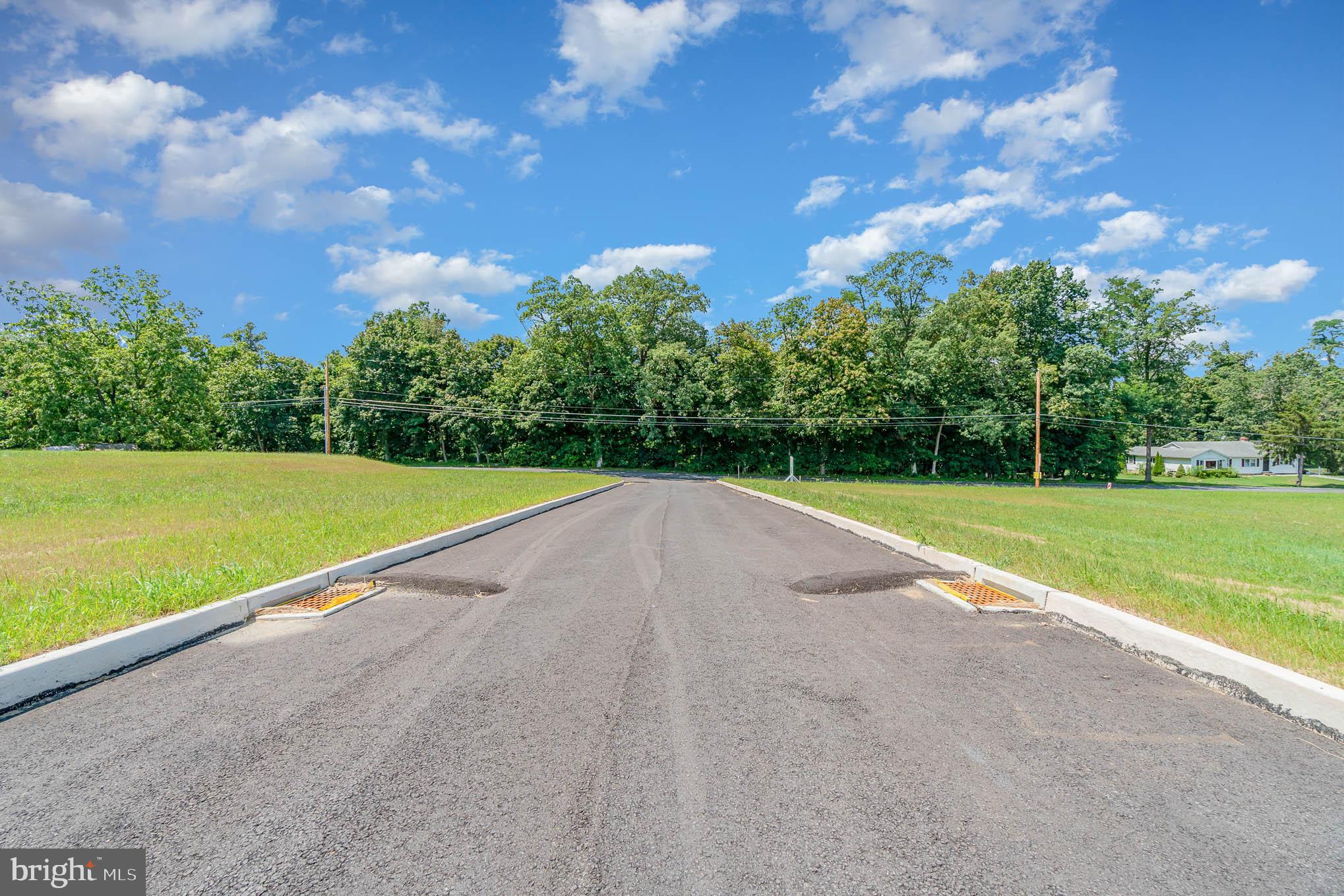 FIELDSTONE CREST - Land