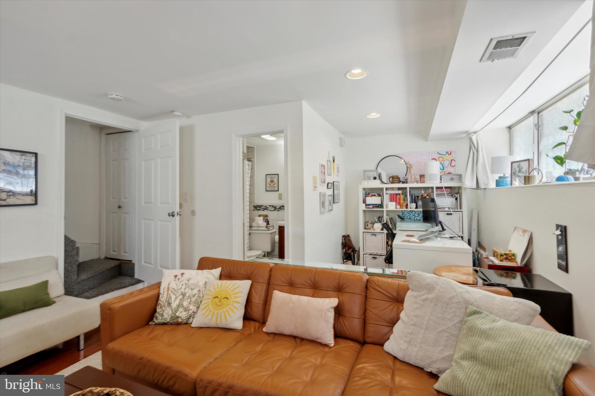 CENTER CITY - Residential Income