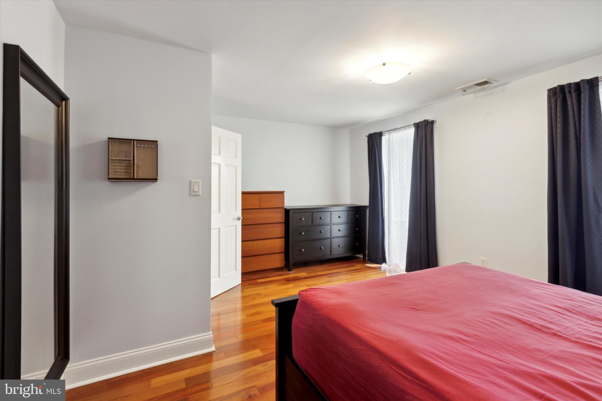 CENTER CITY - Residential Income