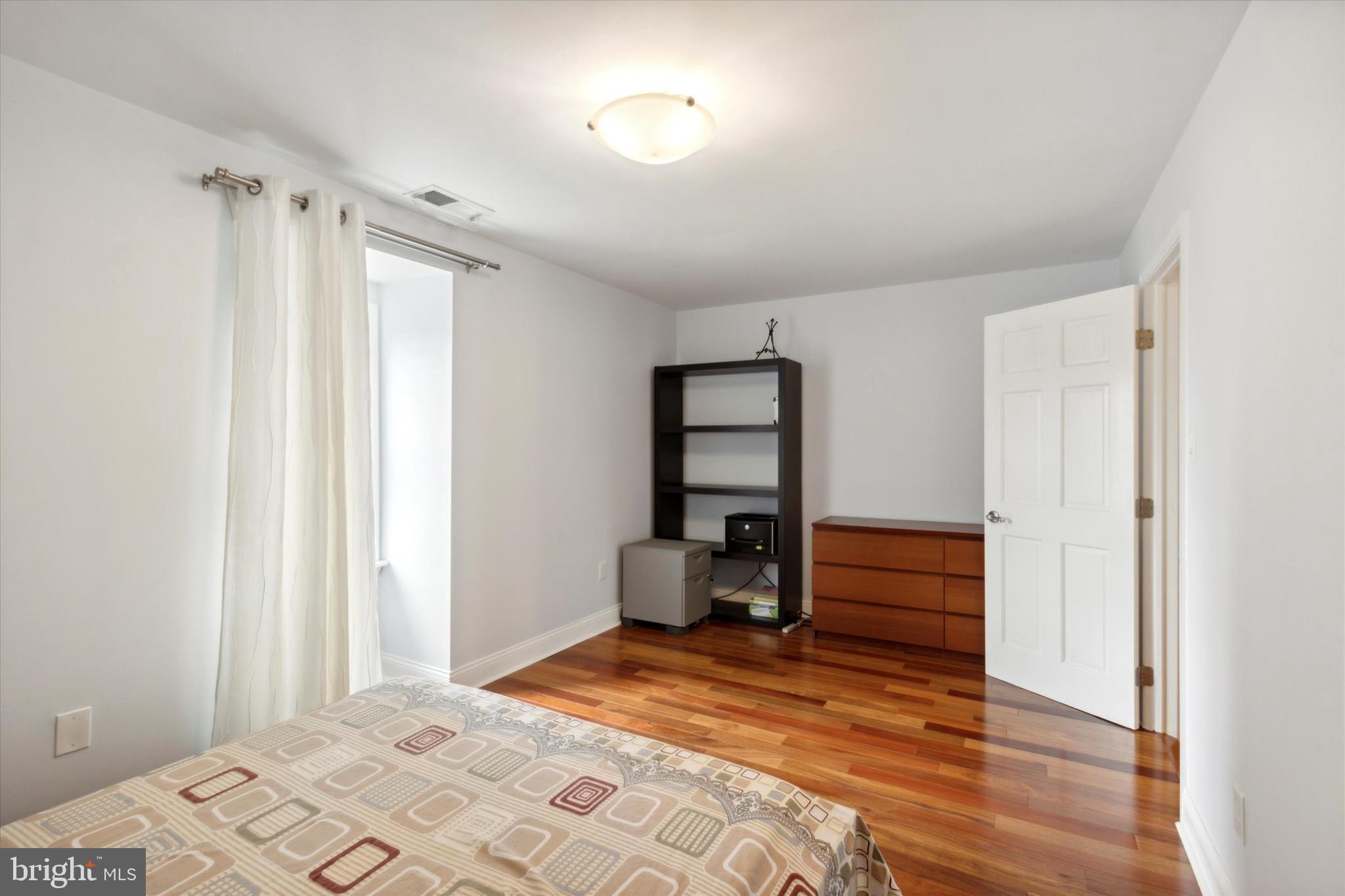 CENTER CITY - Residential Income