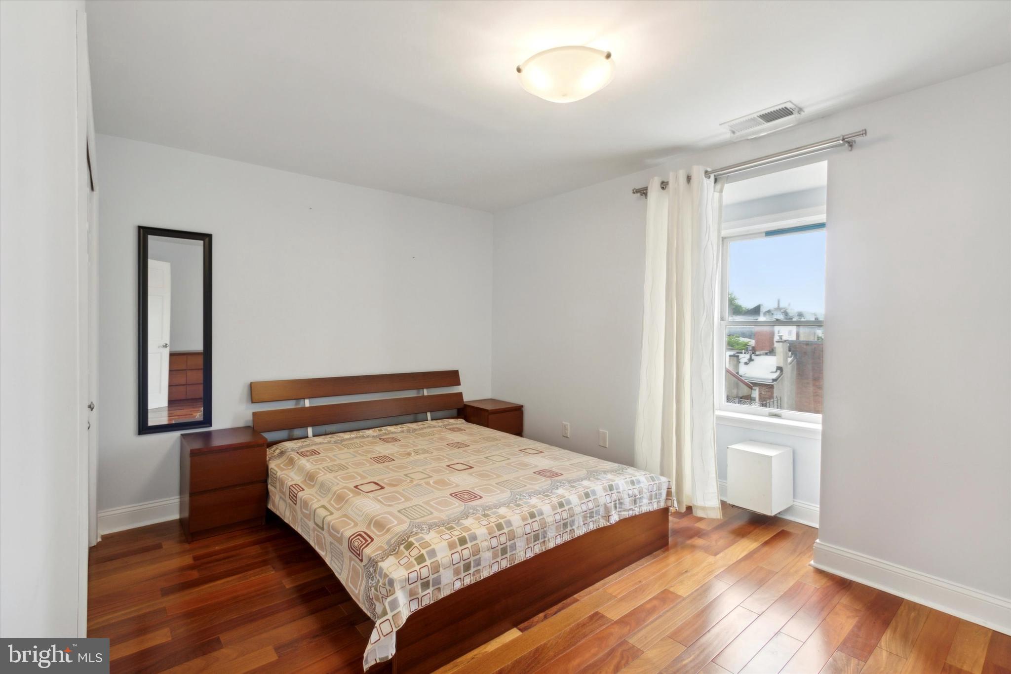 CENTER CITY - Residential Income