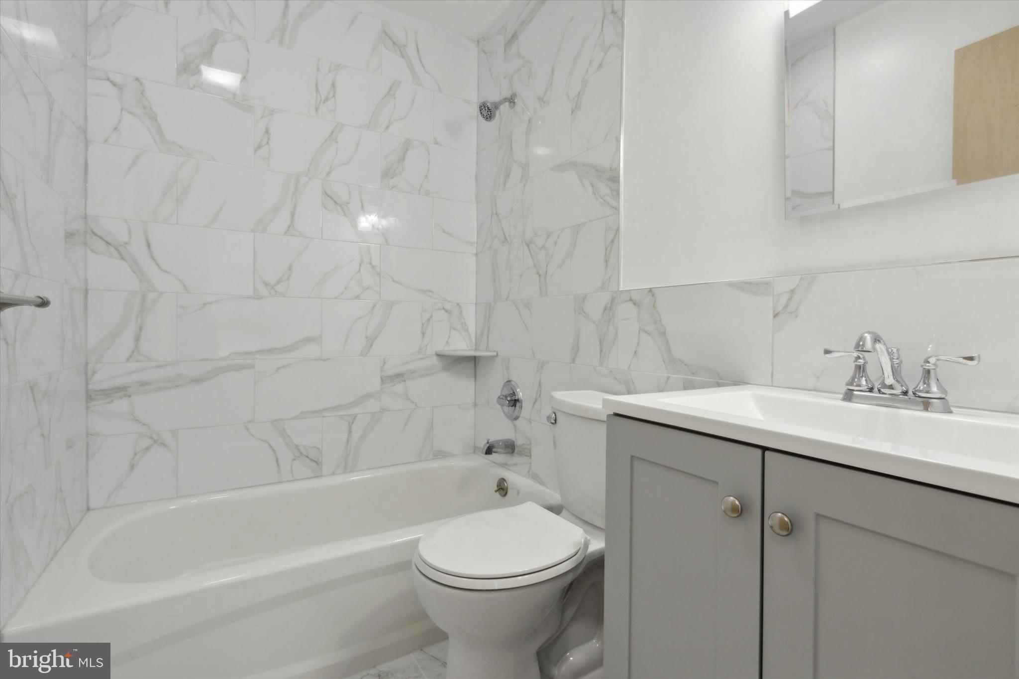 CENTER CITY - Residential Income