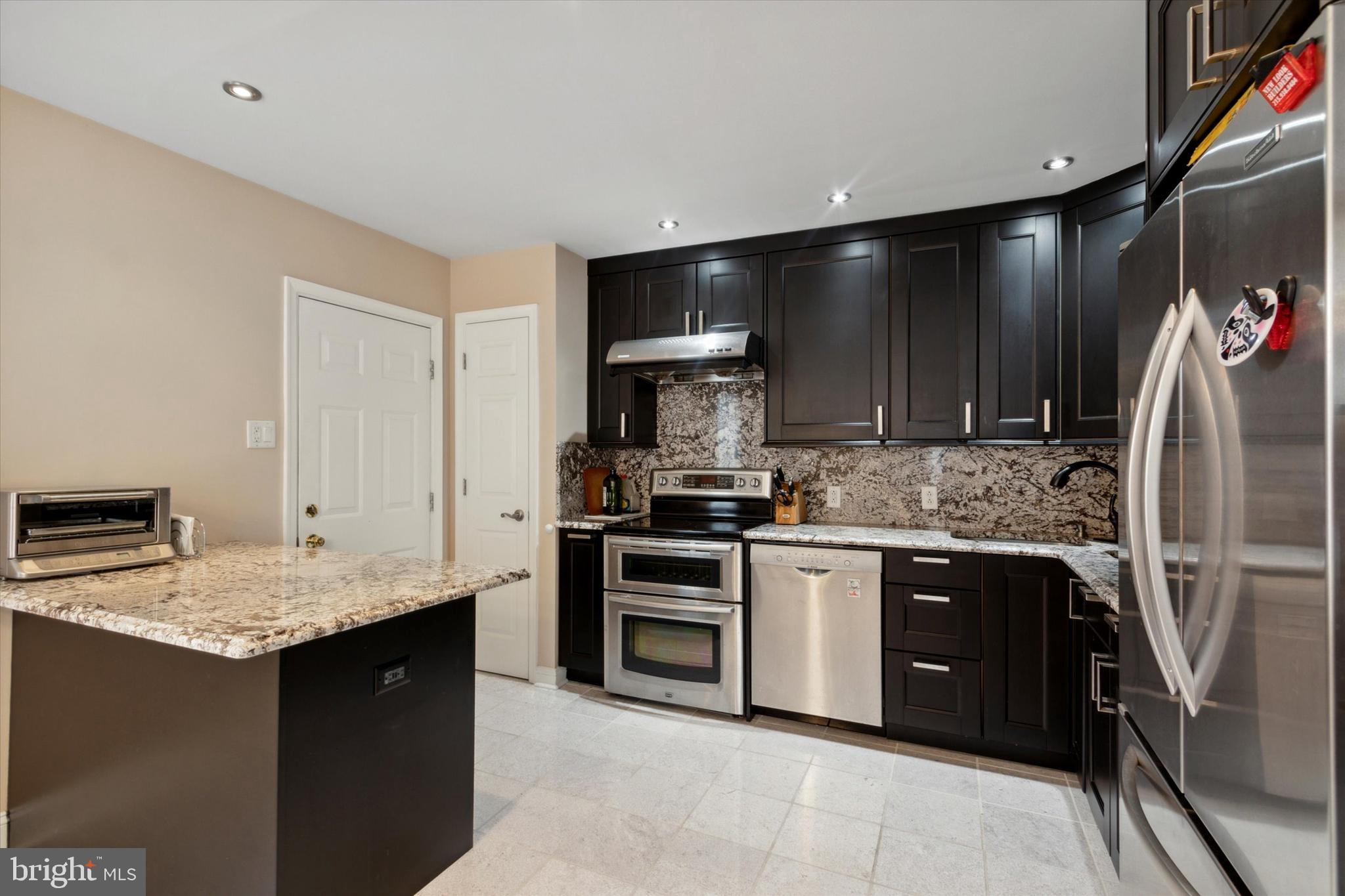 CENTER CITY - Residential Income