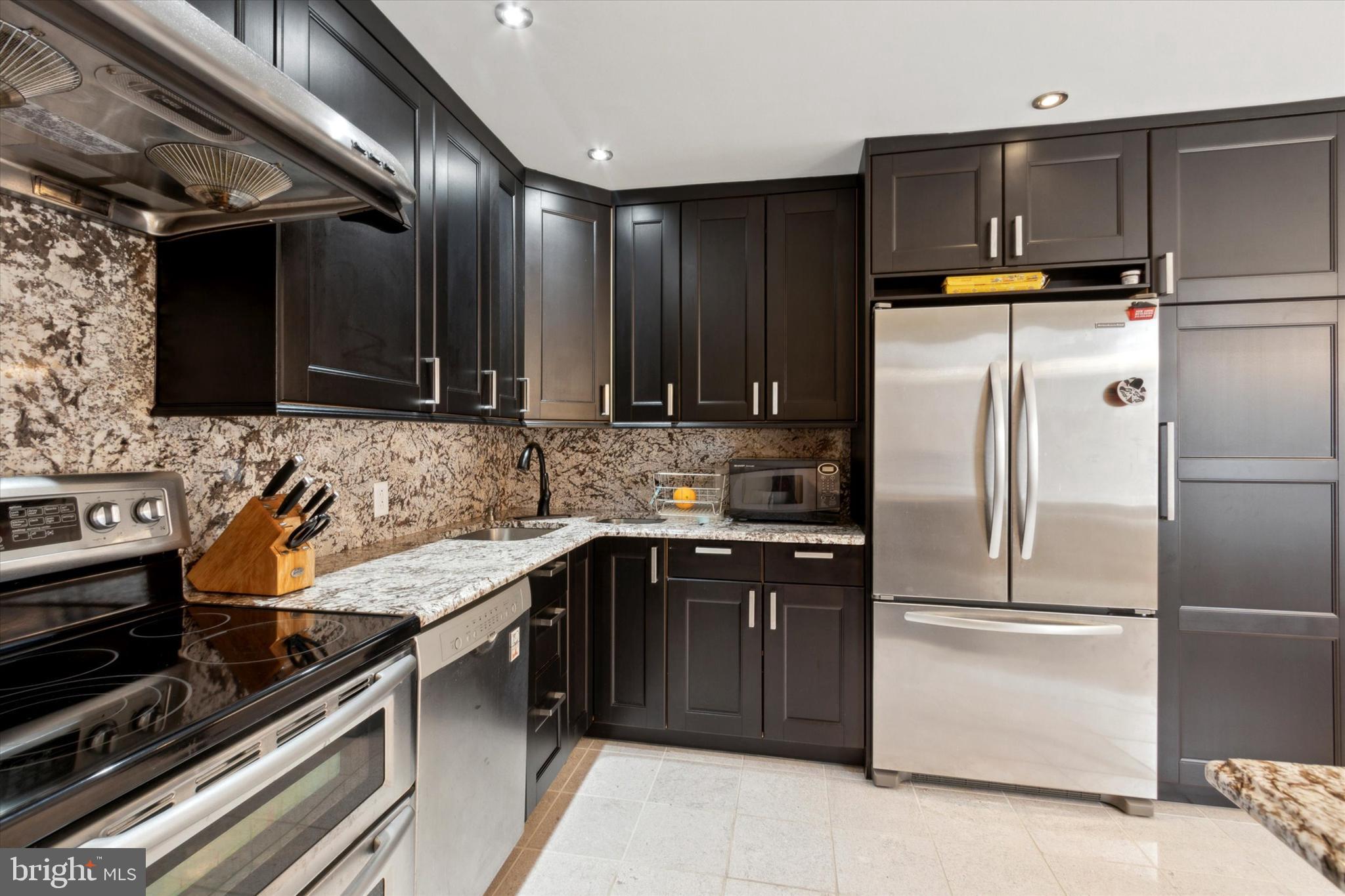 CENTER CITY - Residential Income