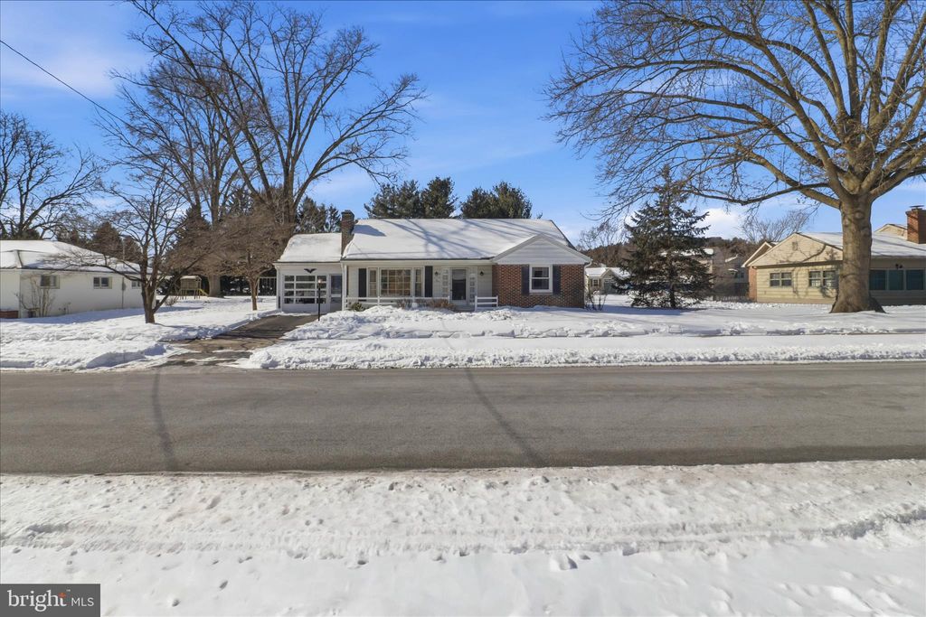 Photo of 186 N Laurel Street, MANHEIM, PA 17545 (MLS # PALA2083156)