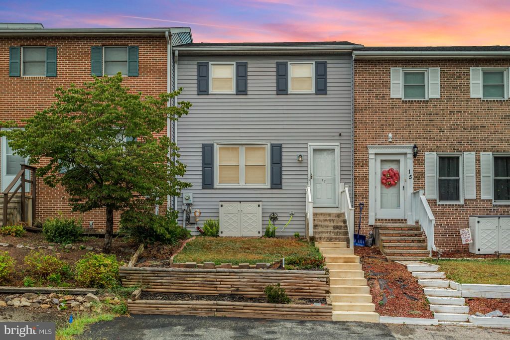 Photo of 17 Mall Road, ETTERS, PA 17319 (MLS # PAYK2088320)