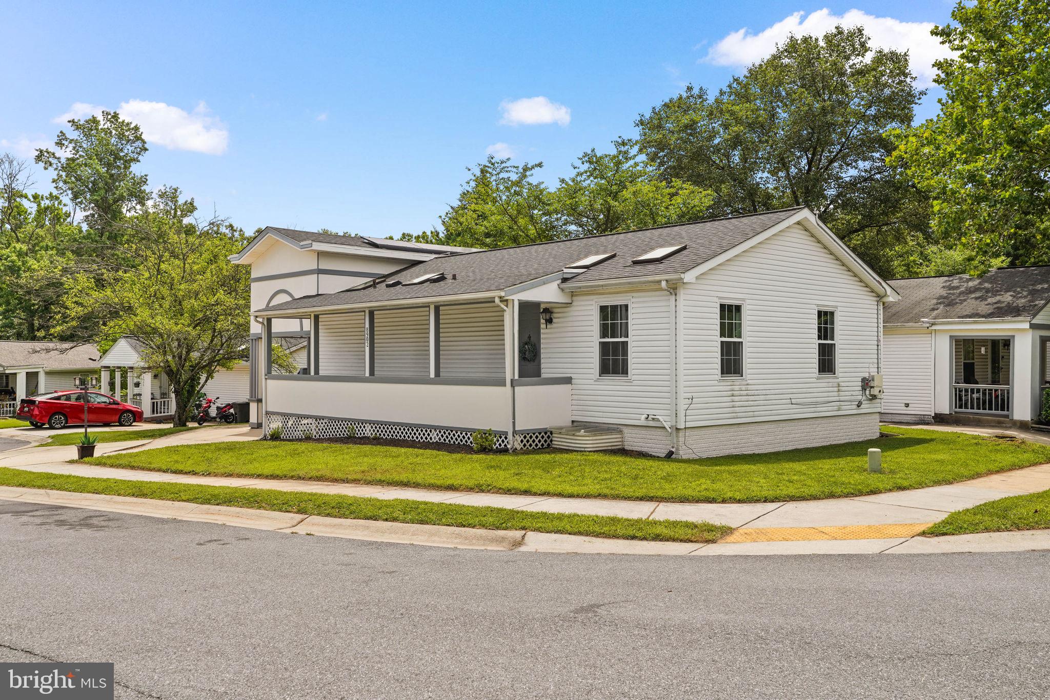 8902 JOSEPHS COAT COURT