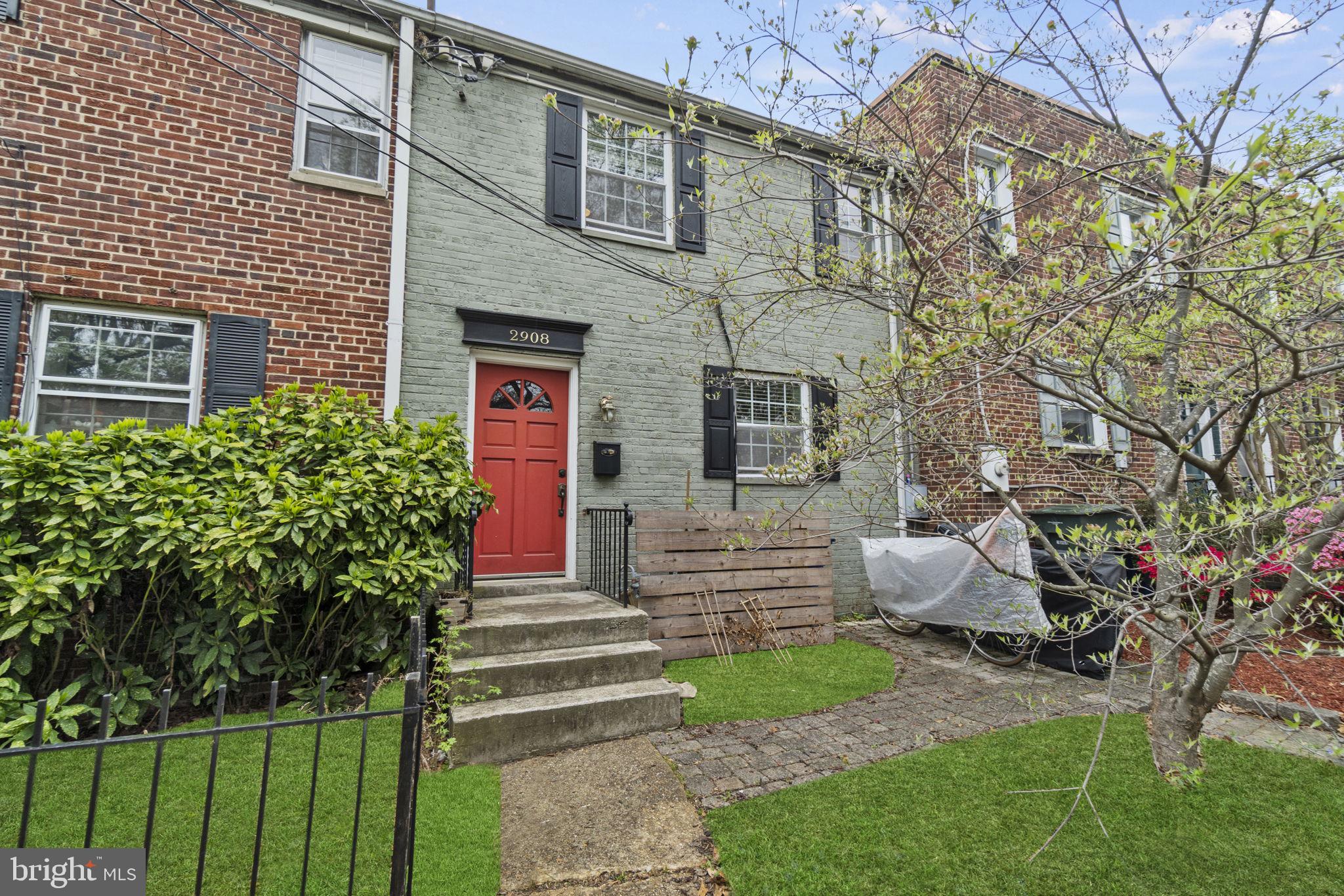 WARWICK VILLAGE - Residential Lease