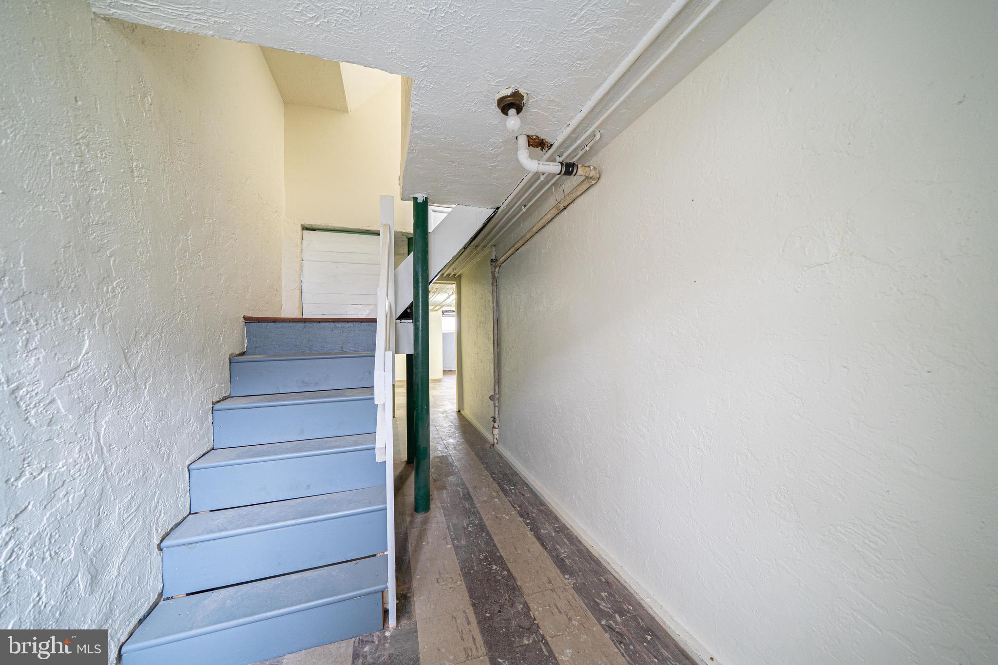 LAWNCREST - Residential