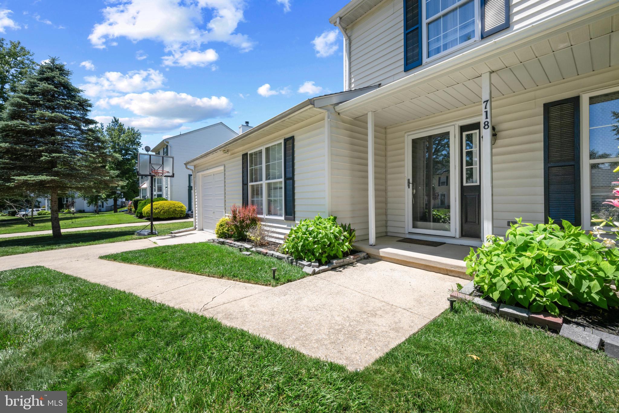 718 SPOTTERS COURT