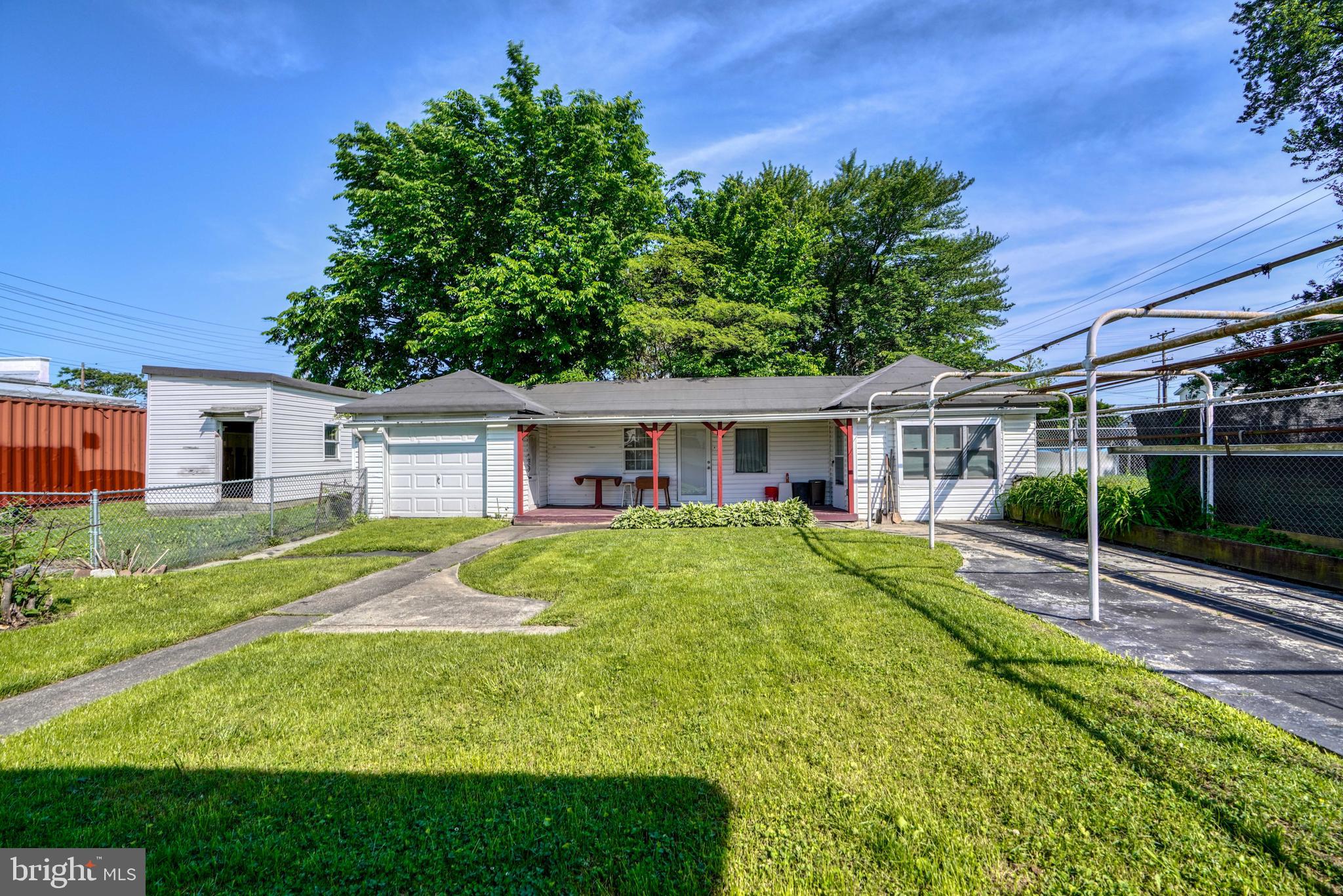 GRAY MANOR - Residential