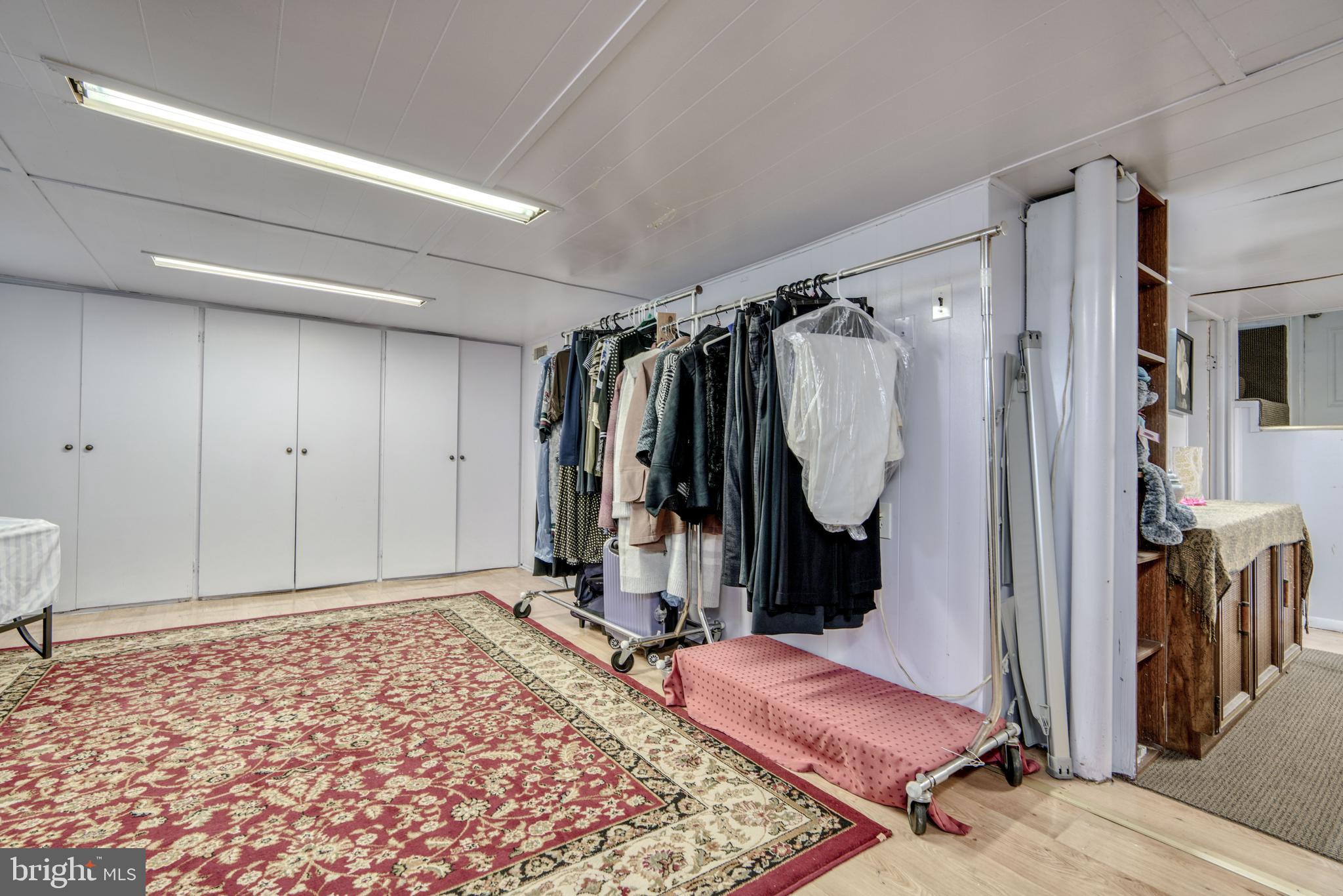 GRAY MANOR - Residential