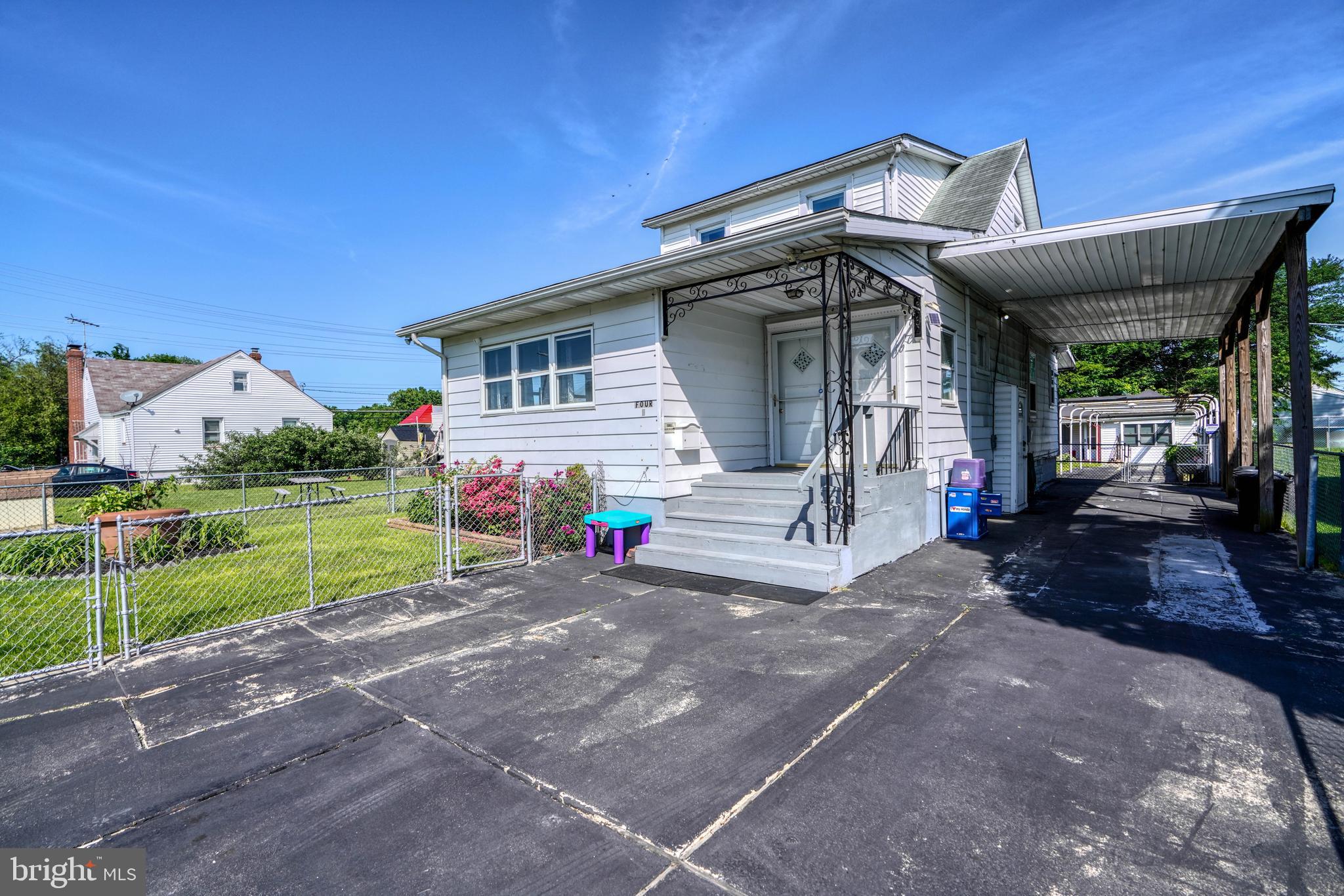 GRAY MANOR - Residential