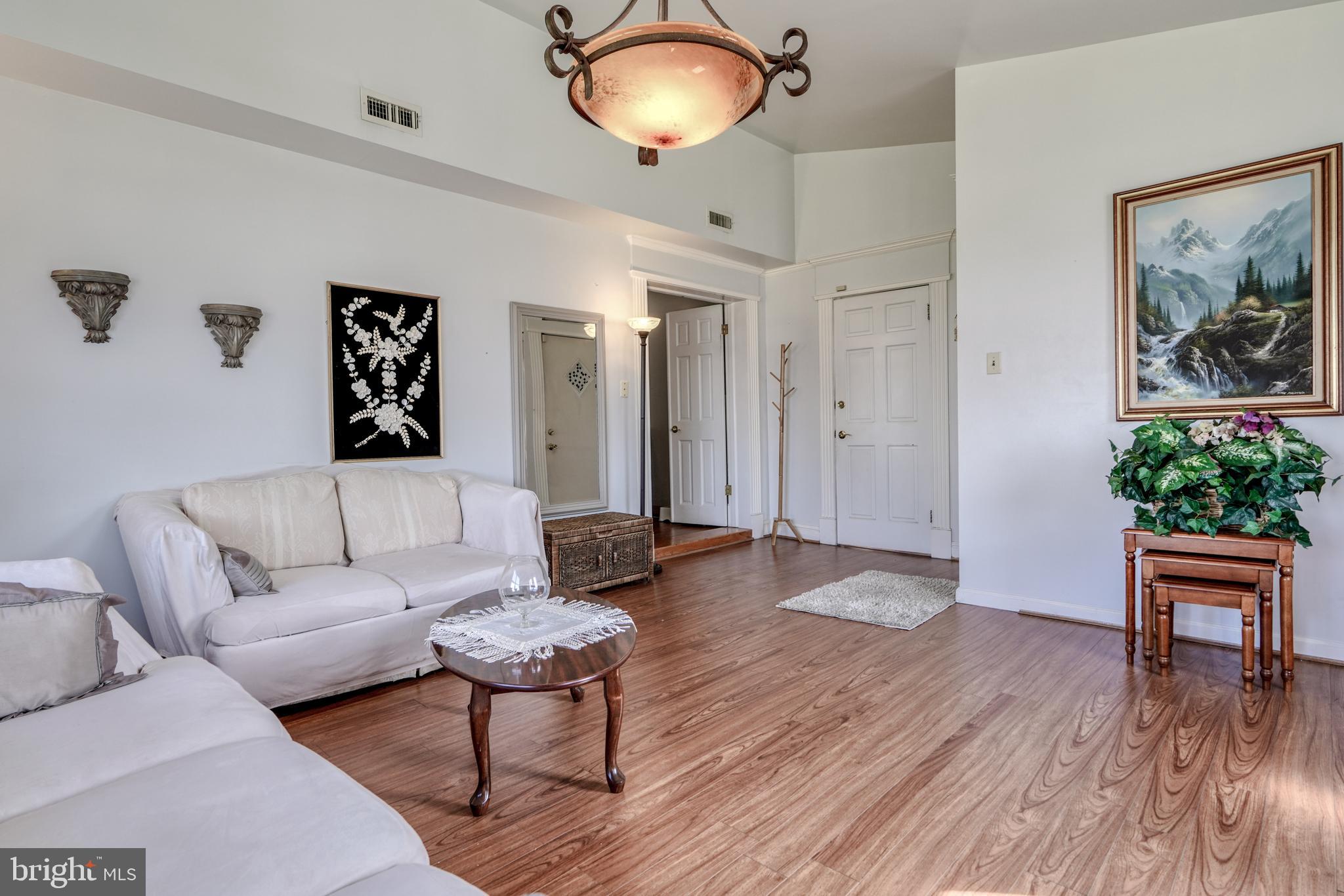 GRAY MANOR - Residential