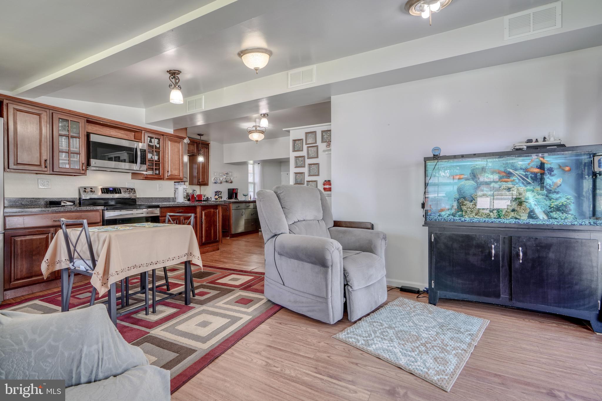 GRAY MANOR - Residential