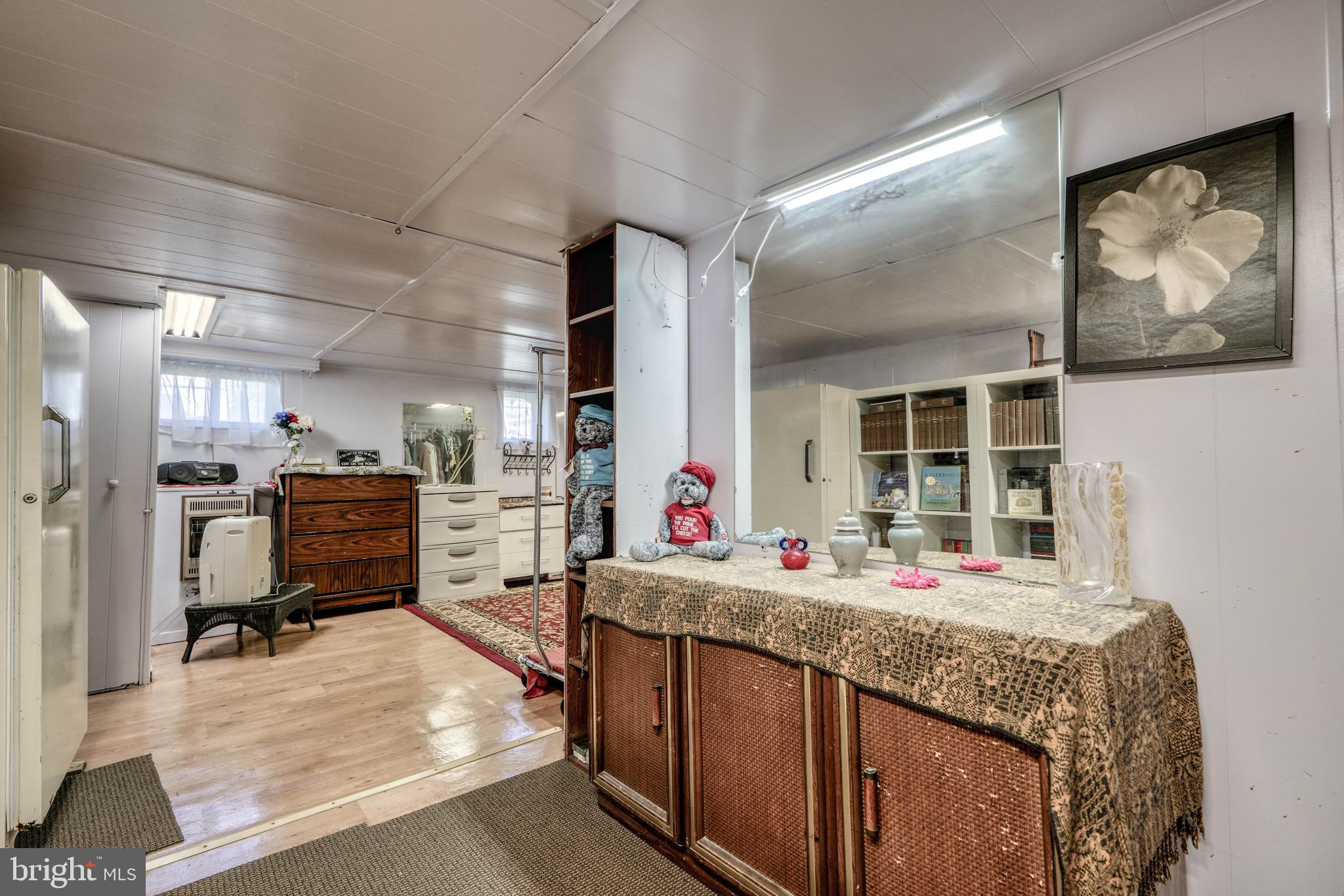 GRAY MANOR - Residential