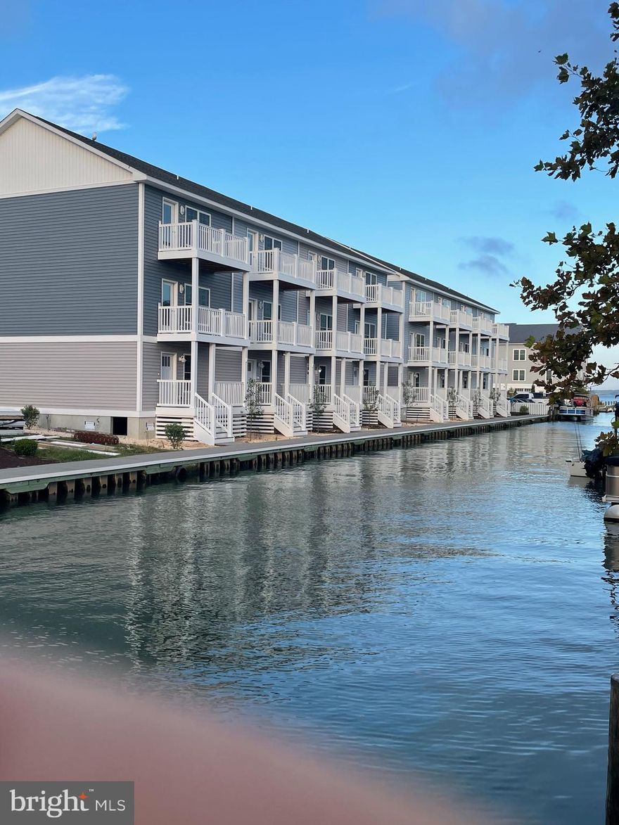 ONE UNIT REMAINING ,NEW CONSTRUCTION  FOR 2021 DELIVERY, "ISLAND COVE", IS A TOWNHOUSE COMMUNITY OF 11 UNITS, 8 ARE LOCATED ON THE WATER, AND 3 ARE NOW-WATERFRONT. THE COMMUNITY WILL HAVE  A POOL,,  BOAT DOCKING , WILL BE AVAILABLE, \AND PARALLEL  BOAT DOCKING AVAILABLE FOR WATERFRONT UNITS ONLY FOR AN ADDITIONAL 10K