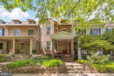 Photo of 5312 41st Street NW, Washington, DC 20015 (MLS # DCDC2138900)