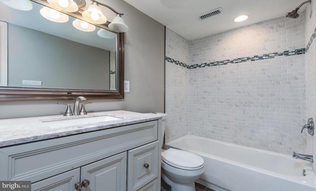 HIGHLANDTOWN - Residential Lease