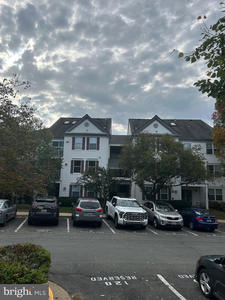 Ready to move in in excellent shap close to shopping and schools