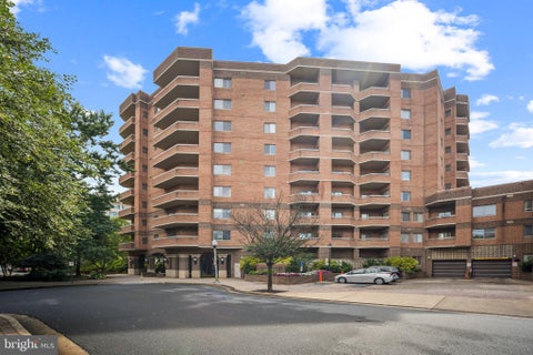 Photo of 1050 N Stuart Street #411, ARLINGTON, VA 22201 (MLS # VAAR2075388)