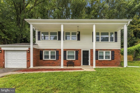 Photo of 13424 Kingsman Road, WOODBRIDGE, VA 22193 (MLS # VAPW2130334)