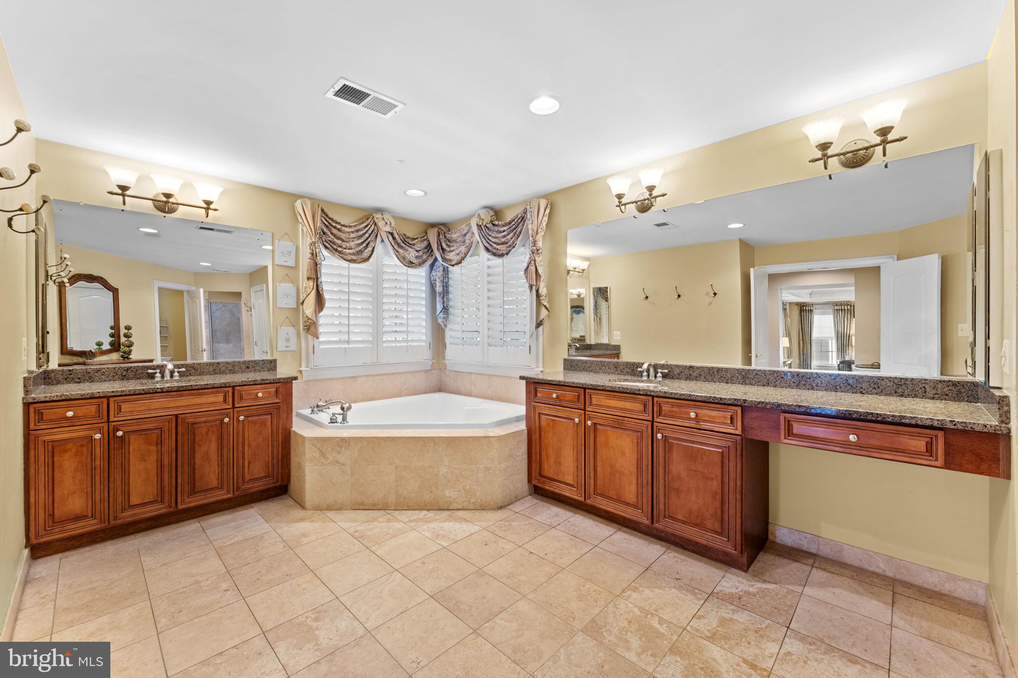 BROADLANDS SOUTH - Residential