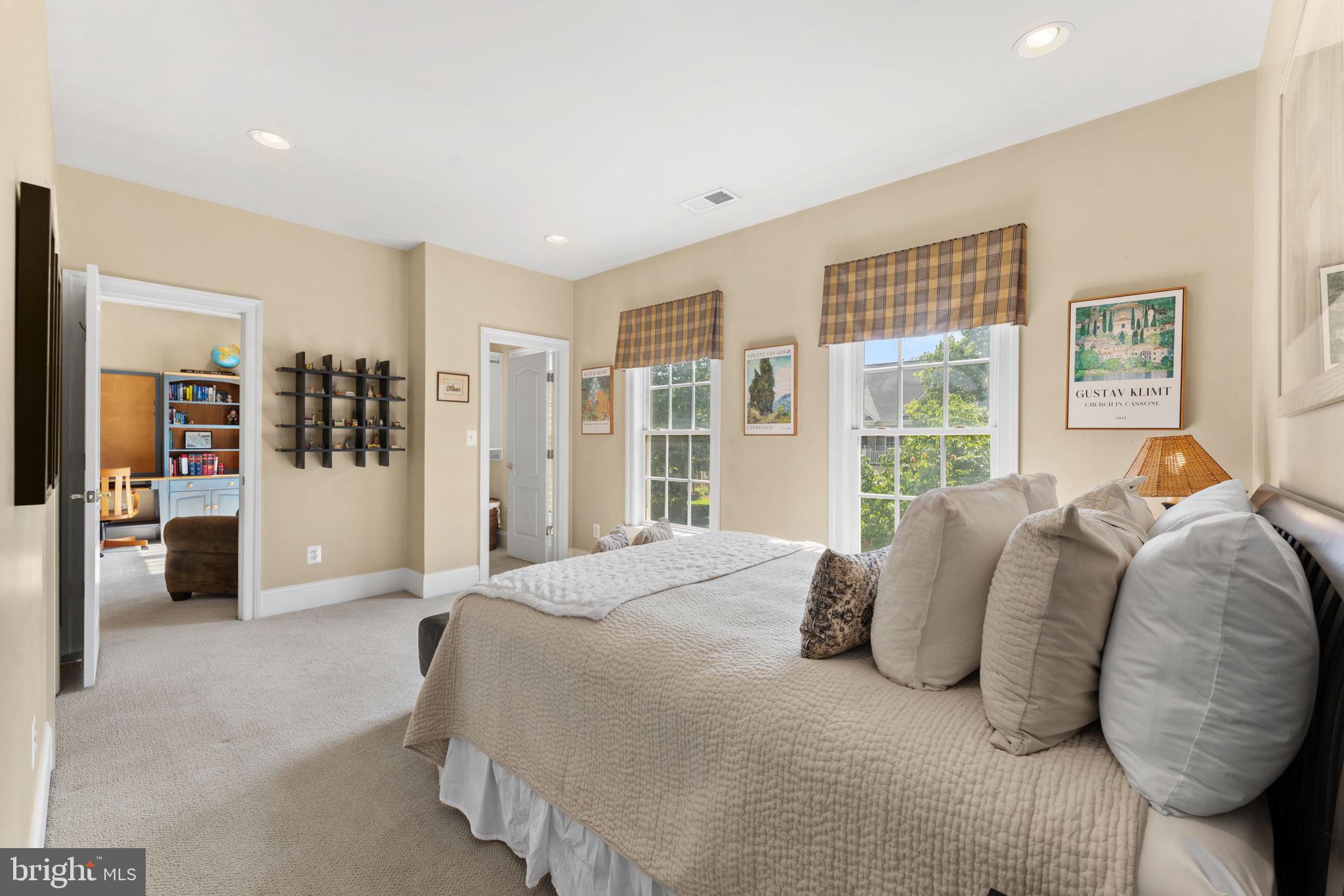 BROADLANDS SOUTH - Residential