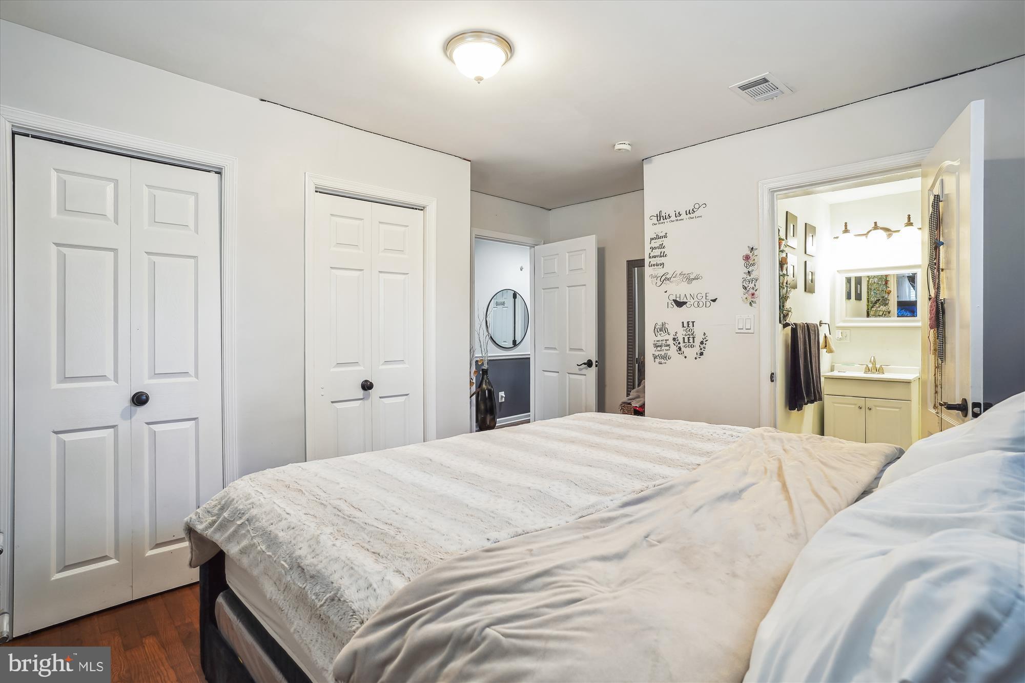 WARBURTON MANOR - Residential