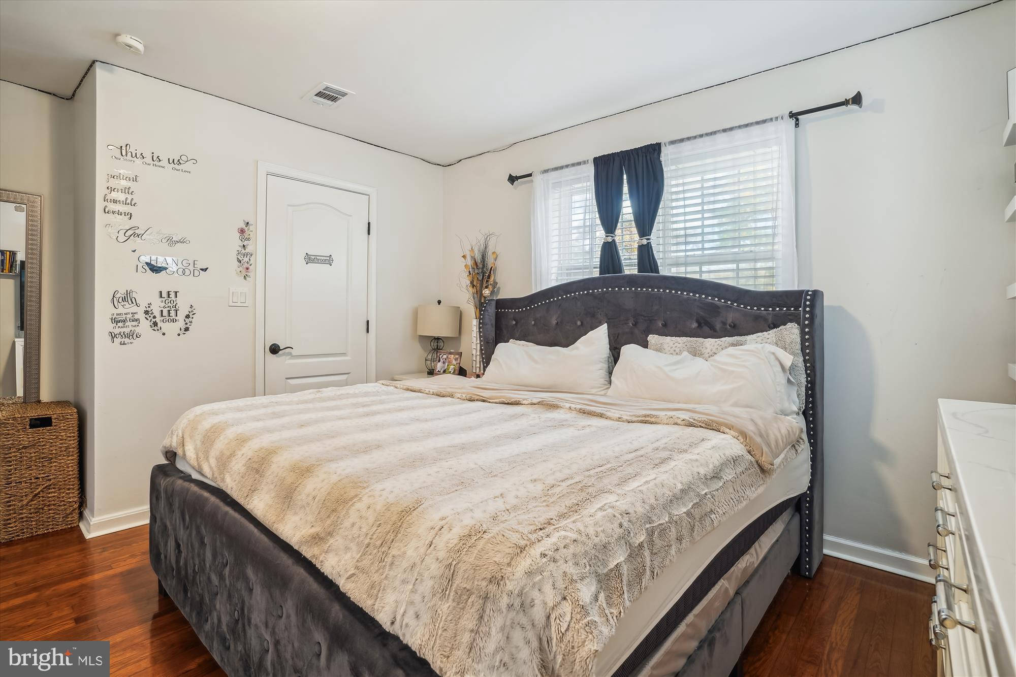 WARBURTON MANOR - Residential