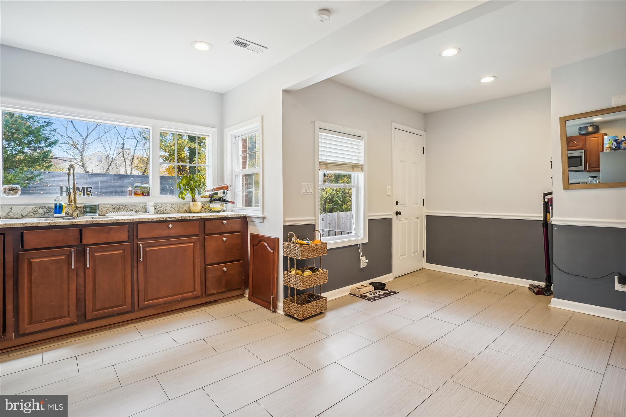 WARBURTON MANOR - Residential