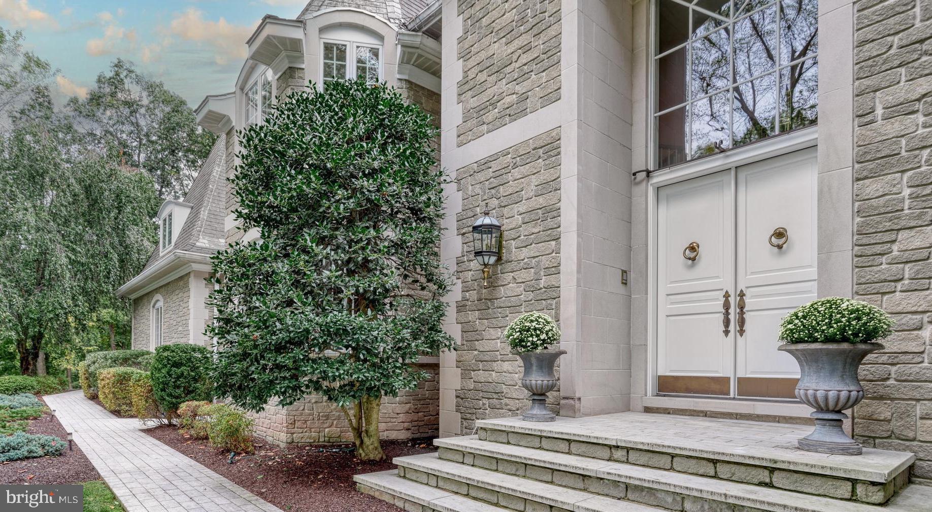 THE OAKS - Residential