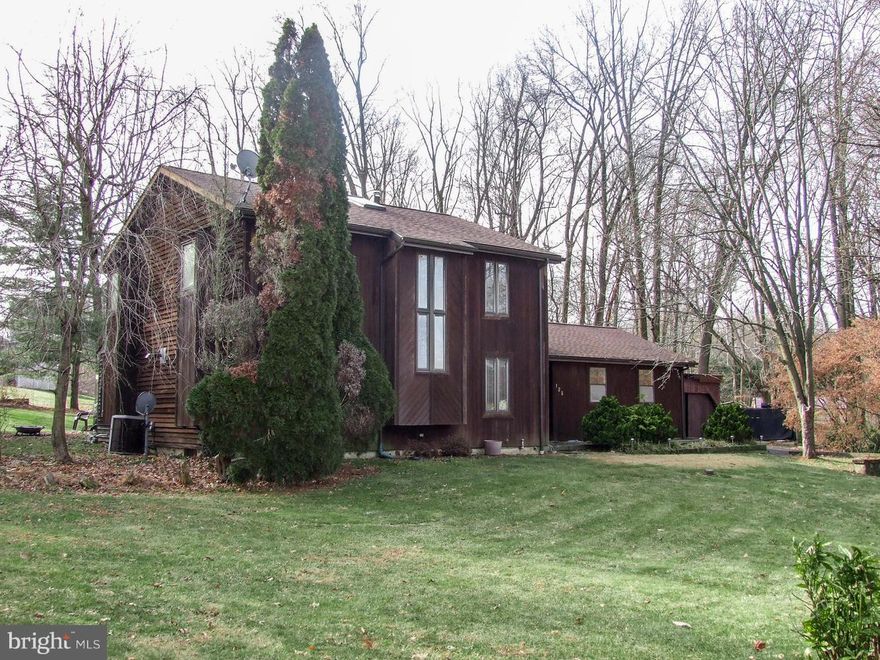 Unique red cedar contemporary home situated on a cul-de-sac .83 acre lot in the popular community of Hillcrest. Entrance foyer gorgeous Italian tile floor. Formal living room with hardwood flr built in bookcases and open staircase. Formal dining room with parkay floor. Tiled powder room. Large custom eat in kitchen includes handsome oak cabinetry, corian countertops, long center island w/ seating