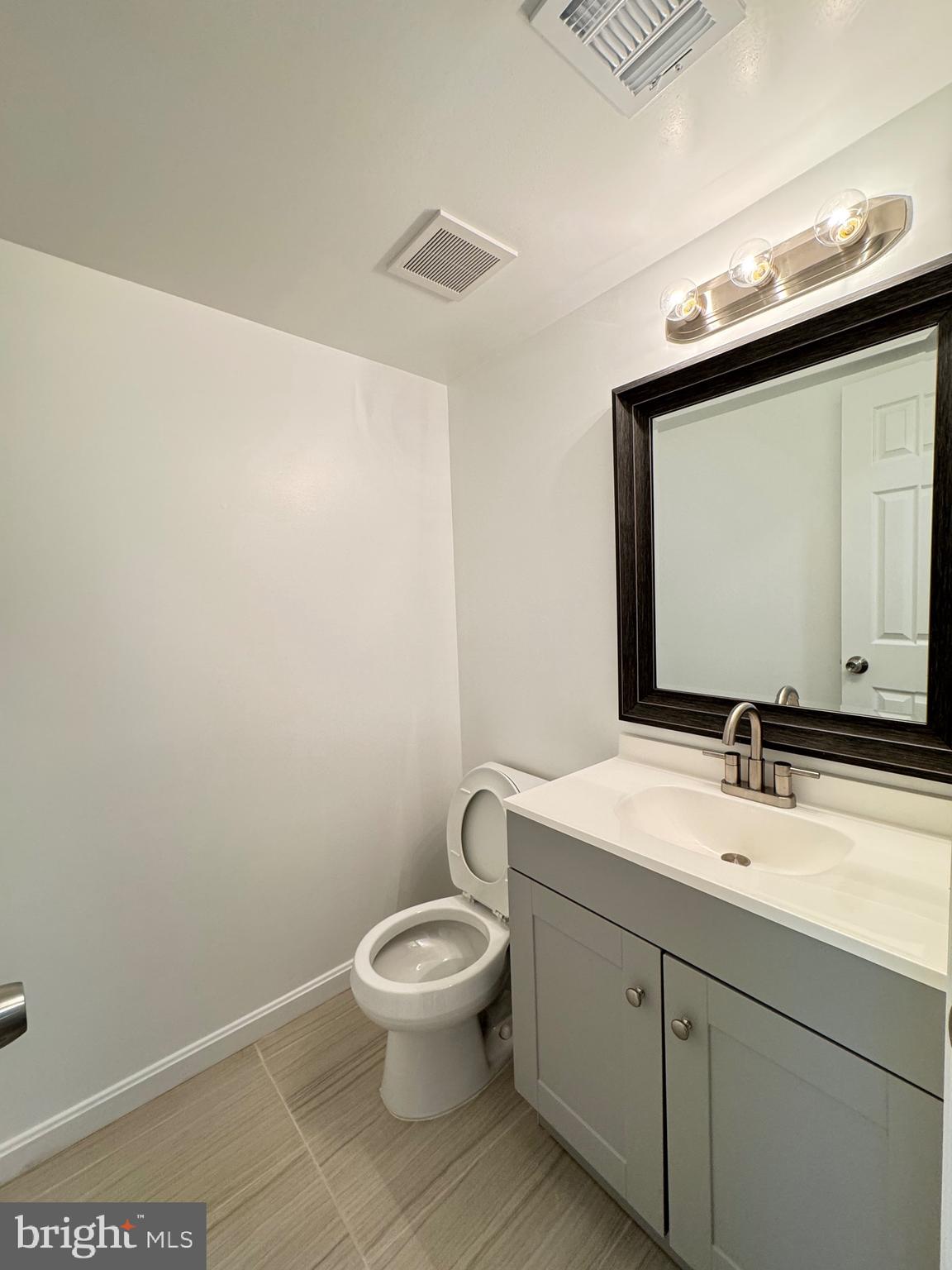 ASHBURN VILLAGE - Residential Lease