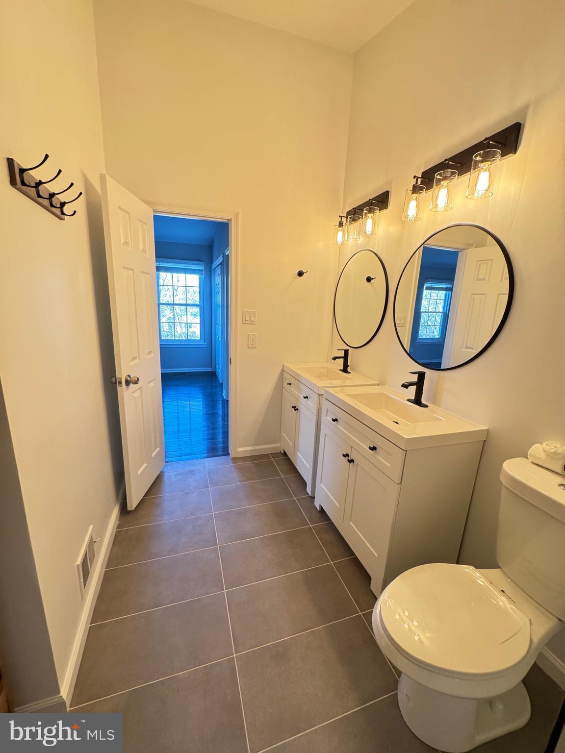 ASHBURN VILLAGE - Residential Lease