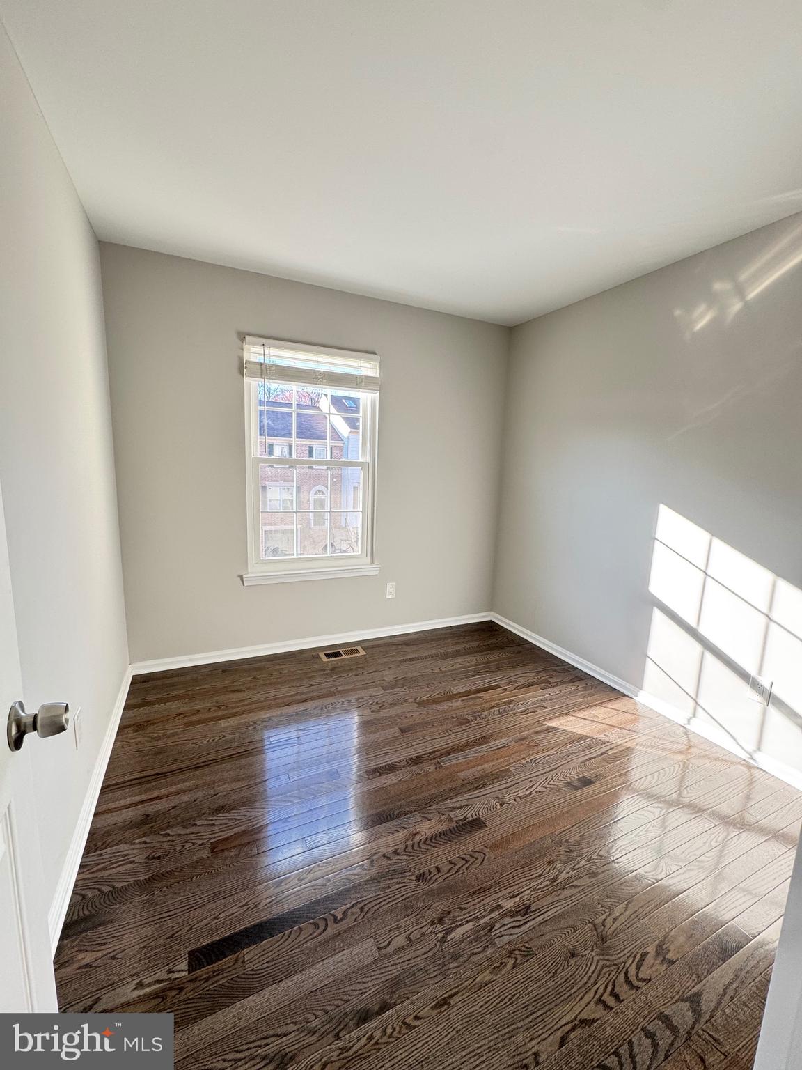 ASHBURN VILLAGE - Residential Lease