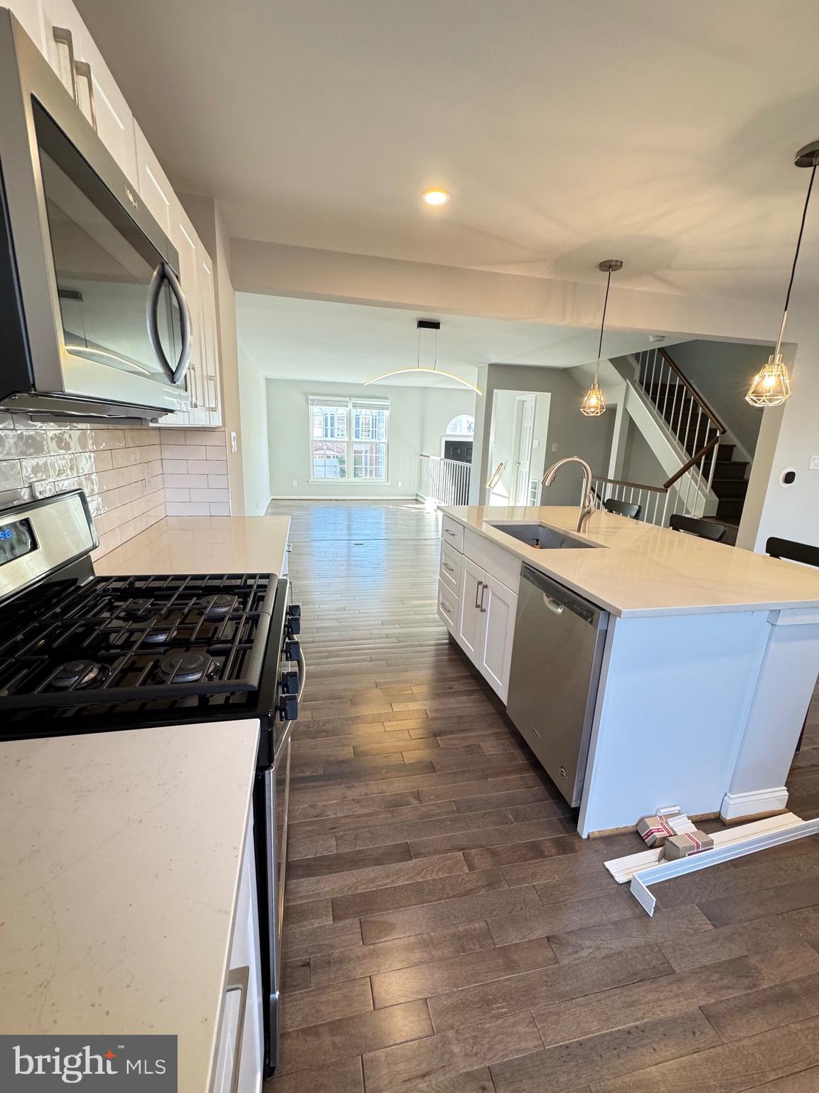 ASHBURN VILLAGE - Residential Lease