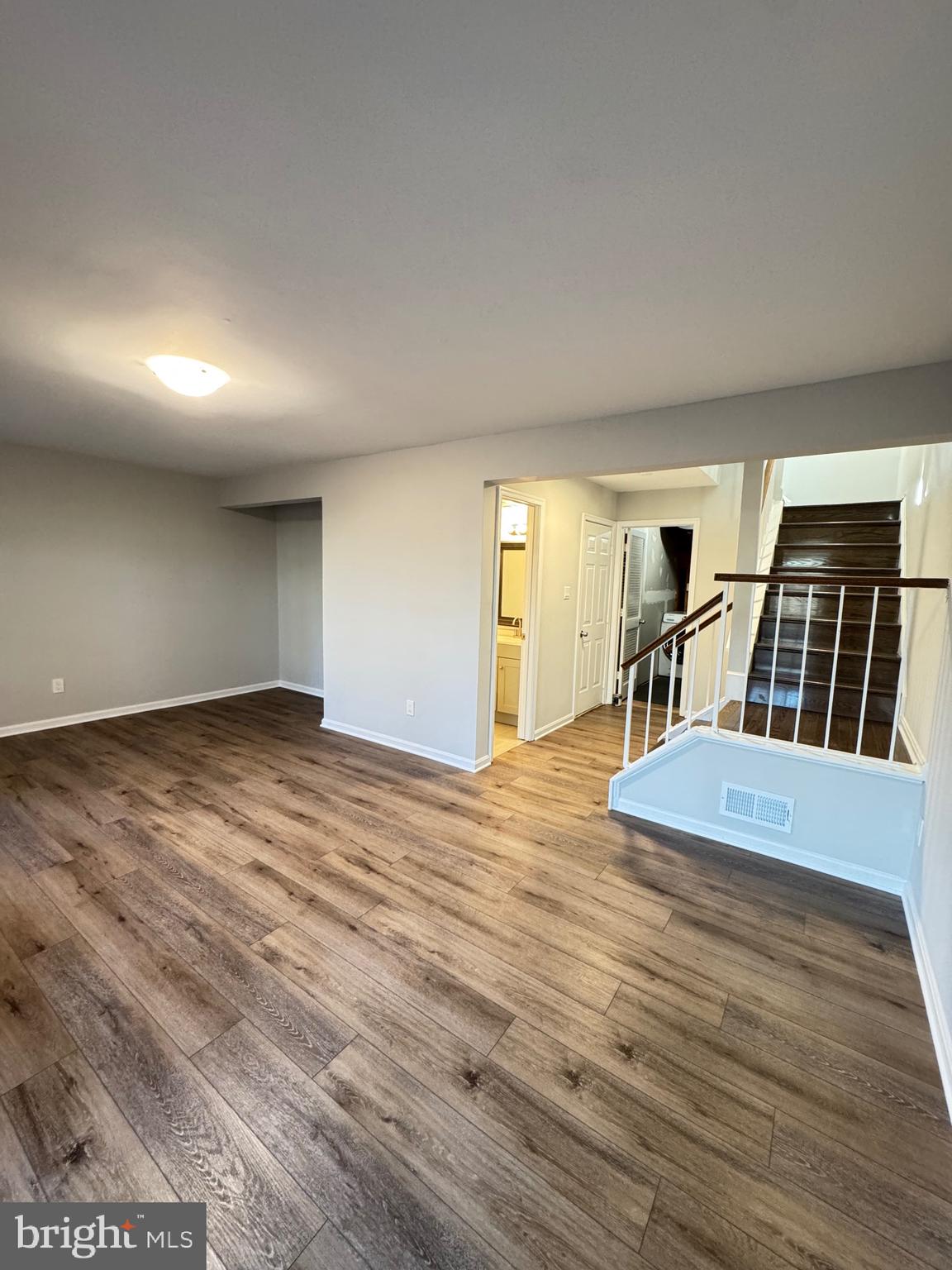 ASHBURN VILLAGE - Residential Lease