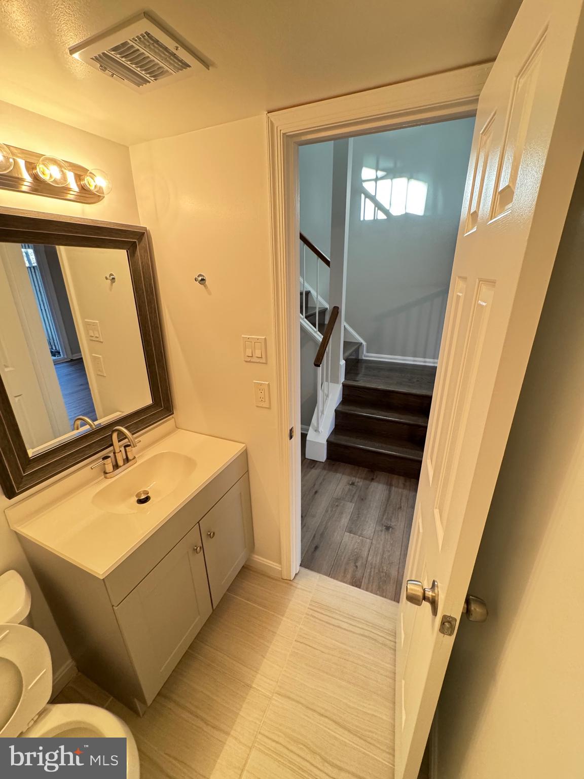 ASHBURN VILLAGE - Residential Lease