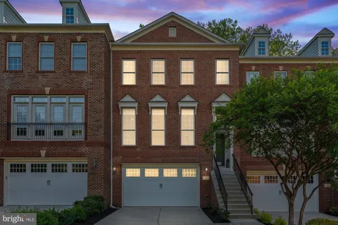 2791 Marywood Oaks Lane, Vienna, VA MLS: VAFX2236580