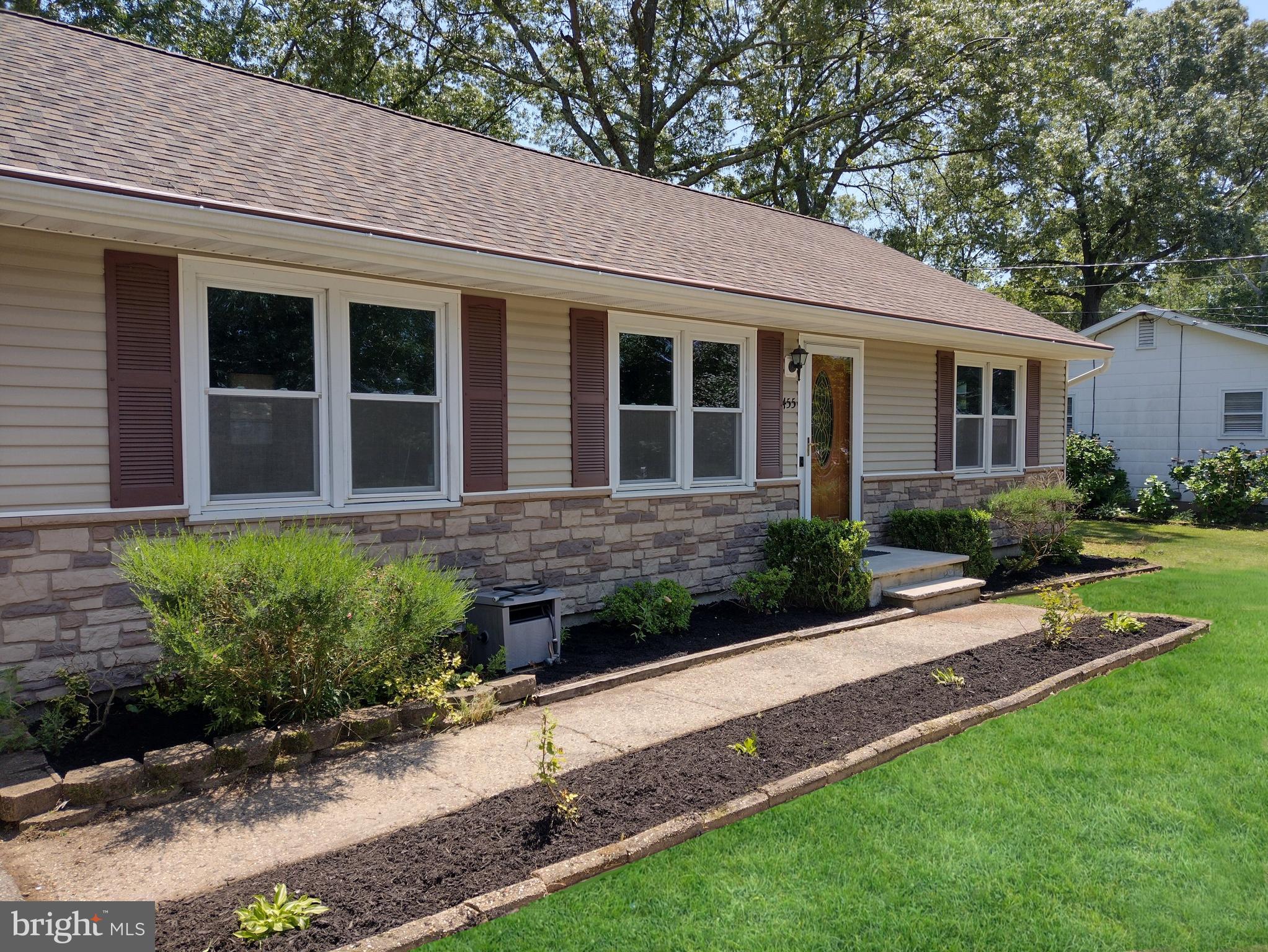 455 COMMODORE DRIVE