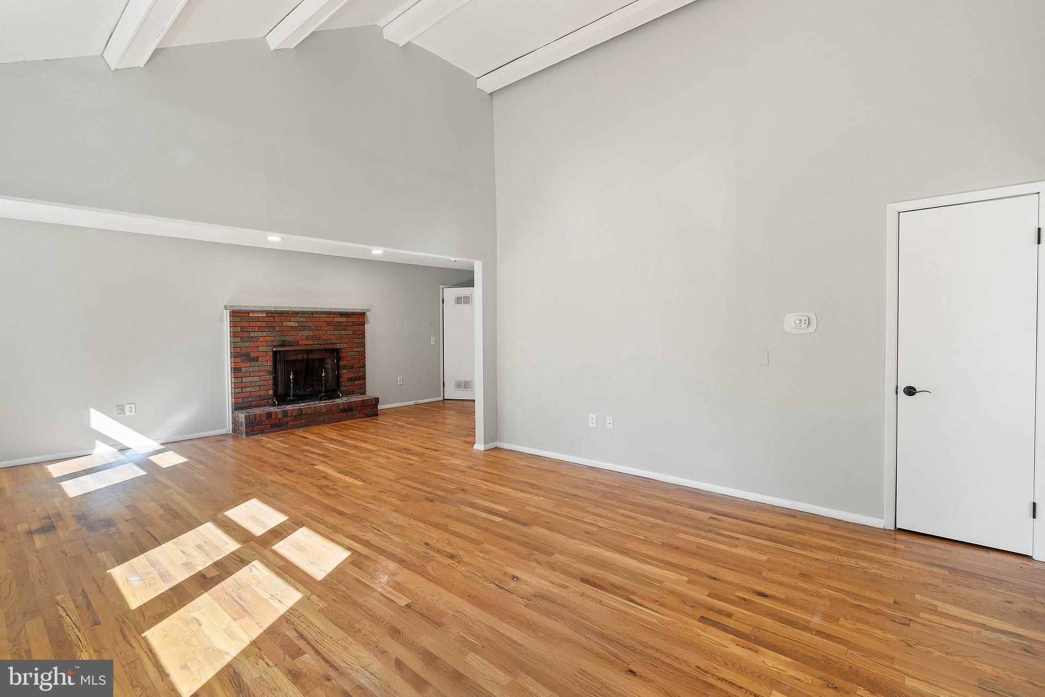 455 COMMODORE DRIVE