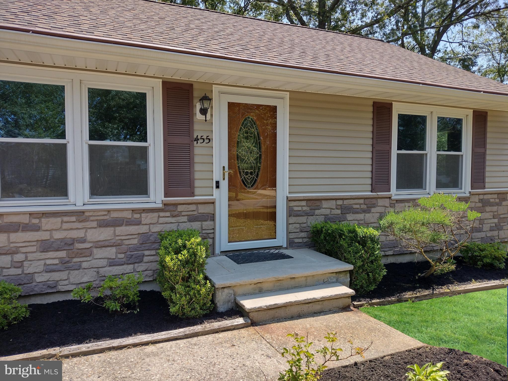 455 COMMODORE DRIVE